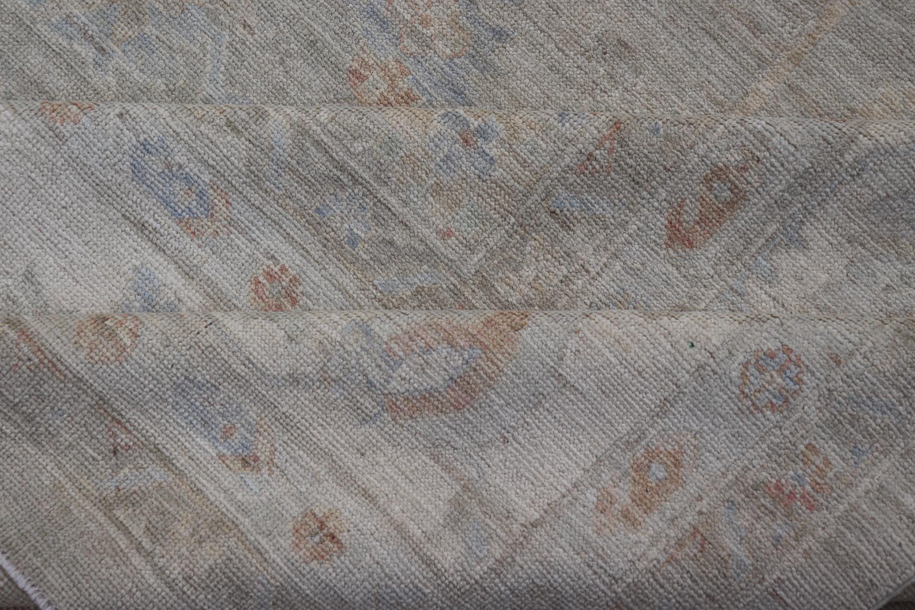Tappeto Oushak con base verde salvia e sottili accenti pastello 13'6 x 19'0 in vendita 8