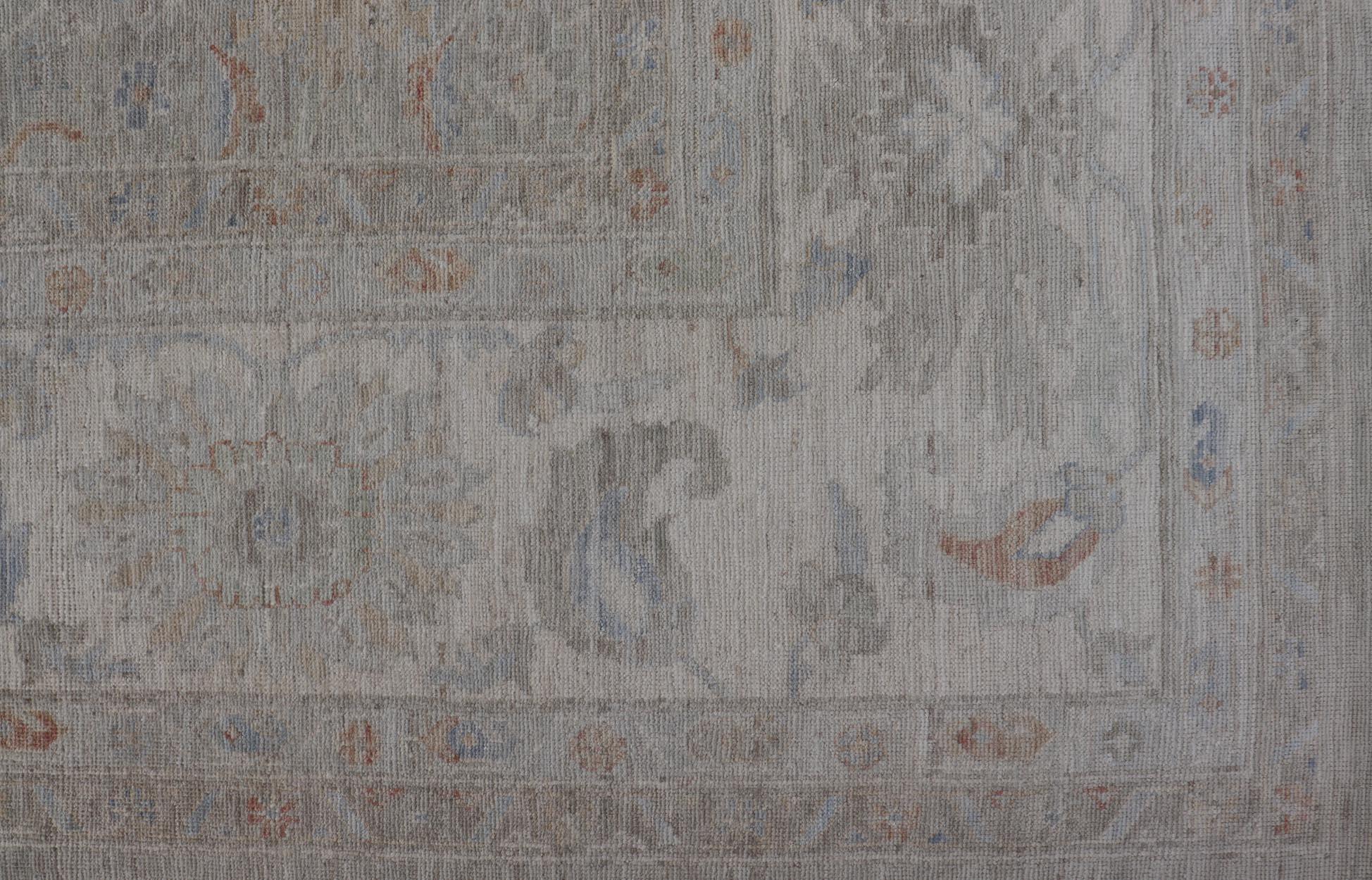 Tappeto Oushak con base verde salvia e sottili accenti pastello 13'6 x 19'0 In condizioni Nuovo in vendita a Atlanta, GA