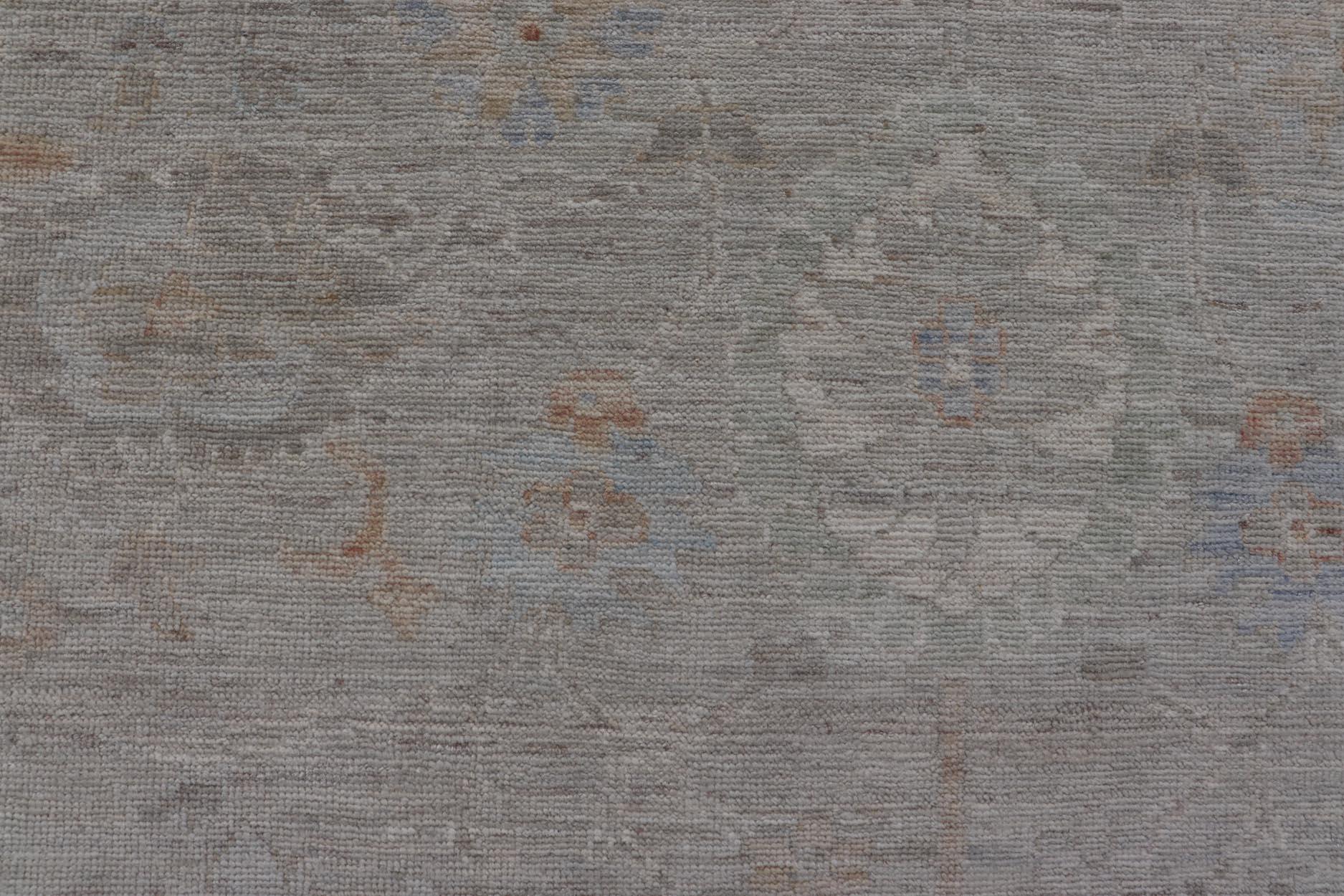 Tappeto Oushak con base verde salvia e sottili accenti pastello 13'6 x 19'0 in vendita 2