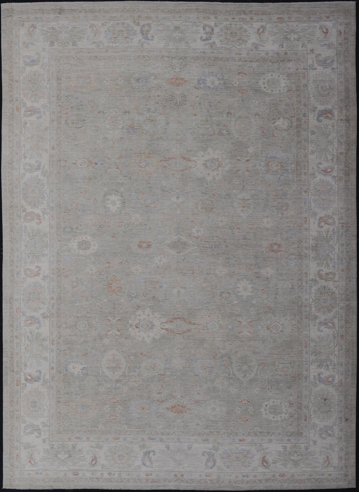 Tappeto Oushak con base verde salvia e sottili accenti pastello 13'6 x 19'0 in vendita