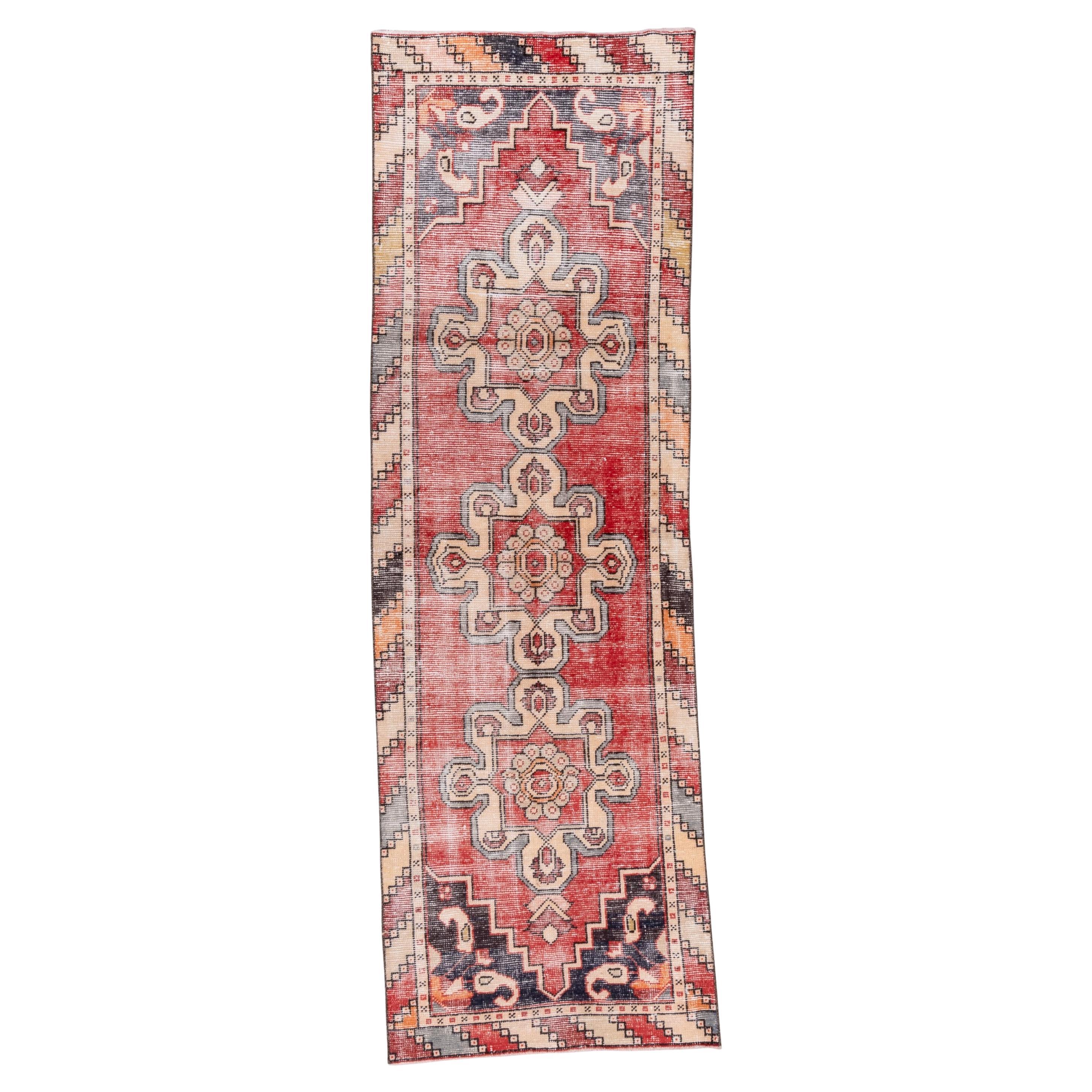 Oushak Läufer - Karmesinrotes Medaillon-Design mit aufgeweichten Stammesmotiven