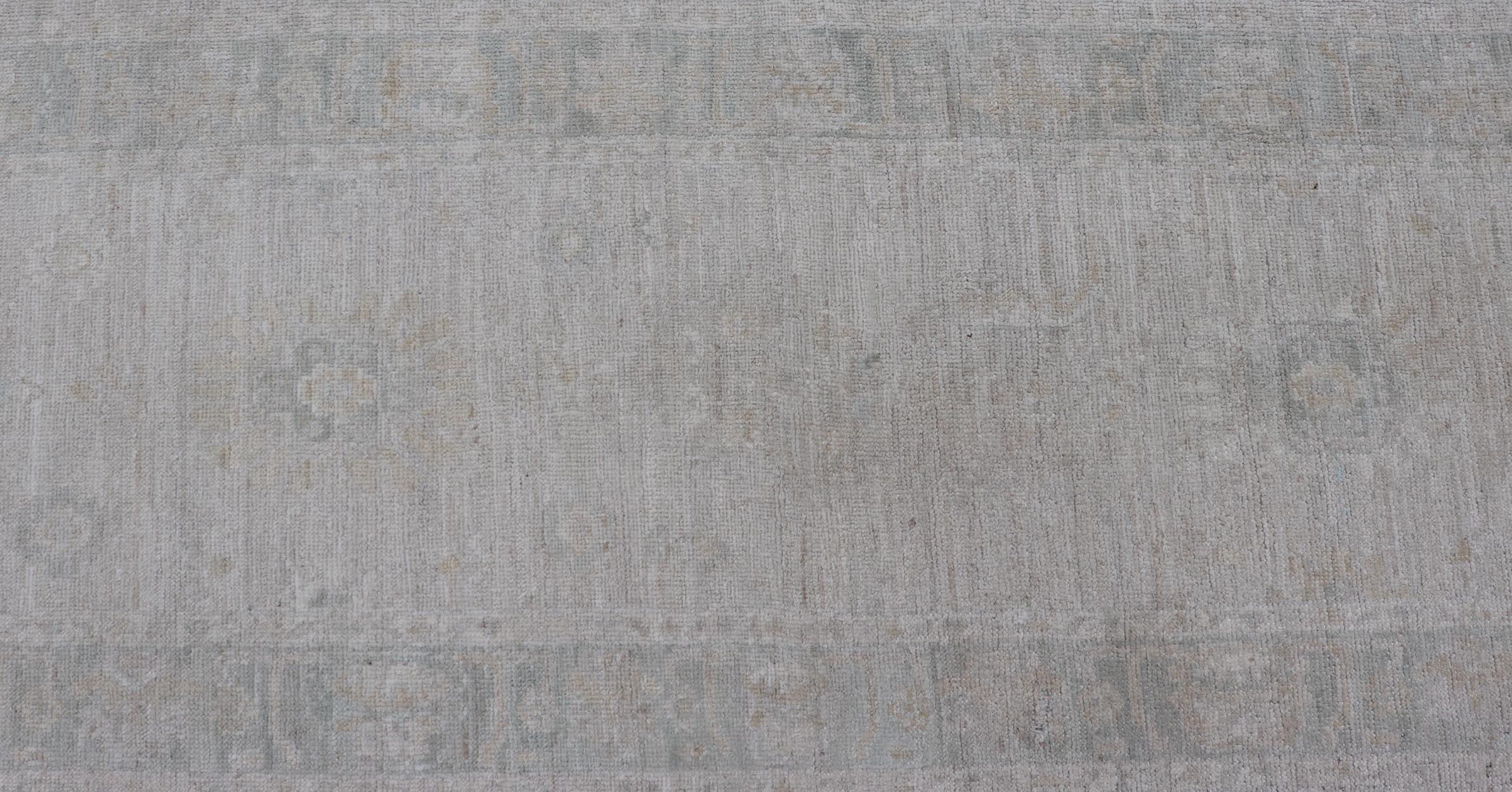 Runner Oushak con disegno a medaglioni su campo crema con blu 2'8 x 11'10 In condizioni Nuovo in vendita a Atlanta, GA