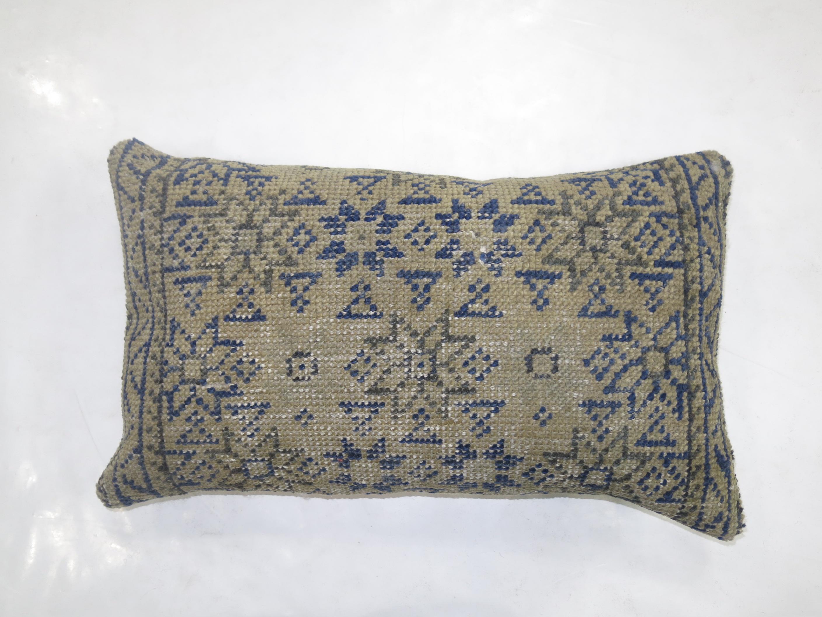 Oushak Turkish Rug Pillow In Excellent Condition In New York, NY