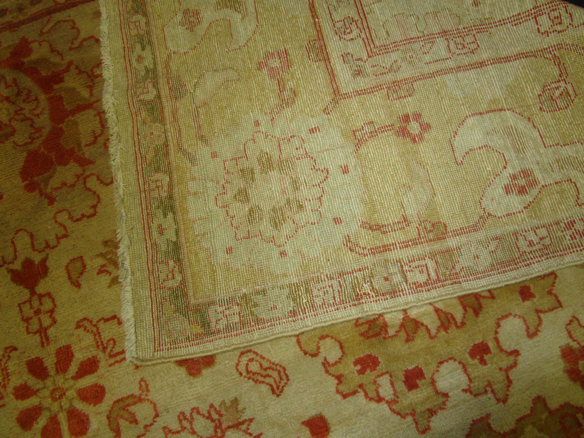 Early 20th Century Oushak Wool Pile Antique Turkish Rug Large Size For Sale