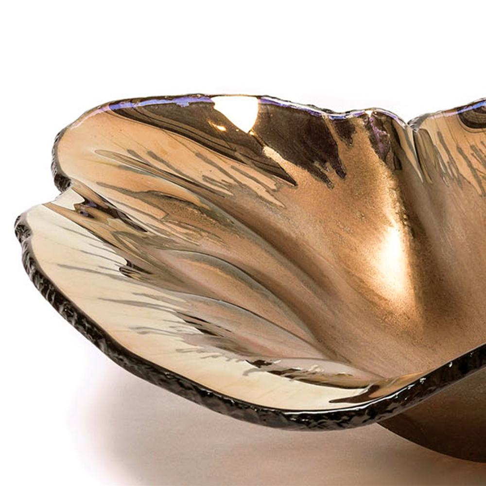 Bowl Outbreak Bronzed glass all in blown glass 
with bronze casted inside the bowl, glass with local 
oxides and bronze components to create unique effects. 
Hand-crafted piece, each piece is unique.