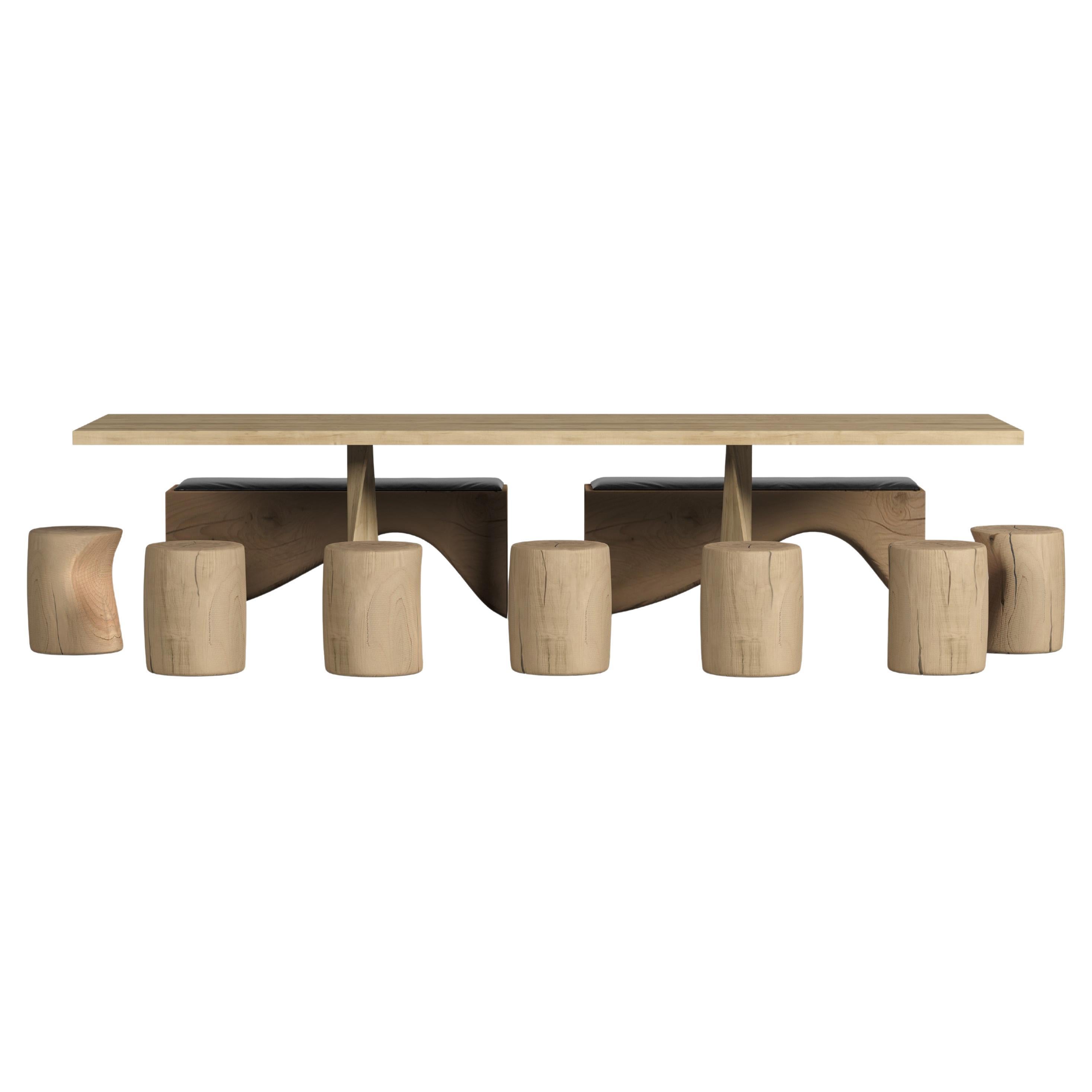 Questa collezione per esterni, interamente realizzata in Italia, presenta un tavolo da pranzo e sgabelli in legno di cedro massiccio, tutti progettati per l'uso all'aperto.

Questo tavolo da esterno è realizzato in legno di cedro del Libano,