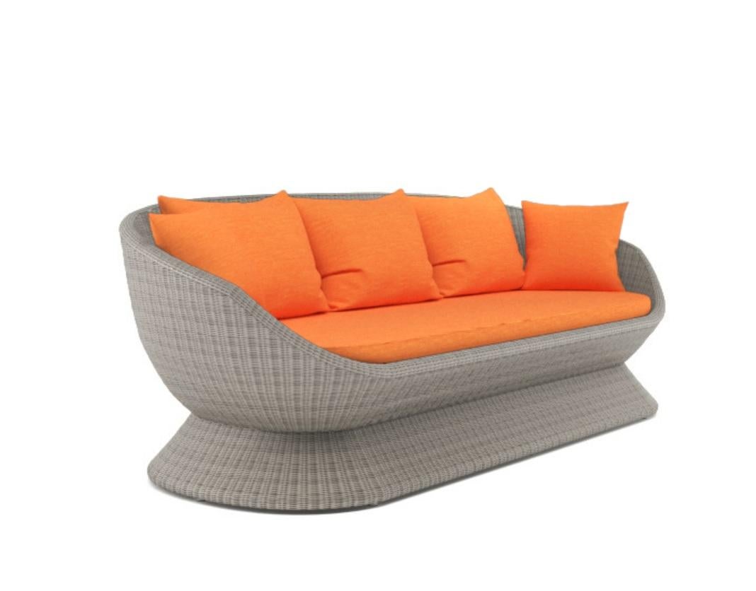 Outdoor 3-Seater Sofa with Seashell White Wicker Structure In New Condition For Sale In New York, NY