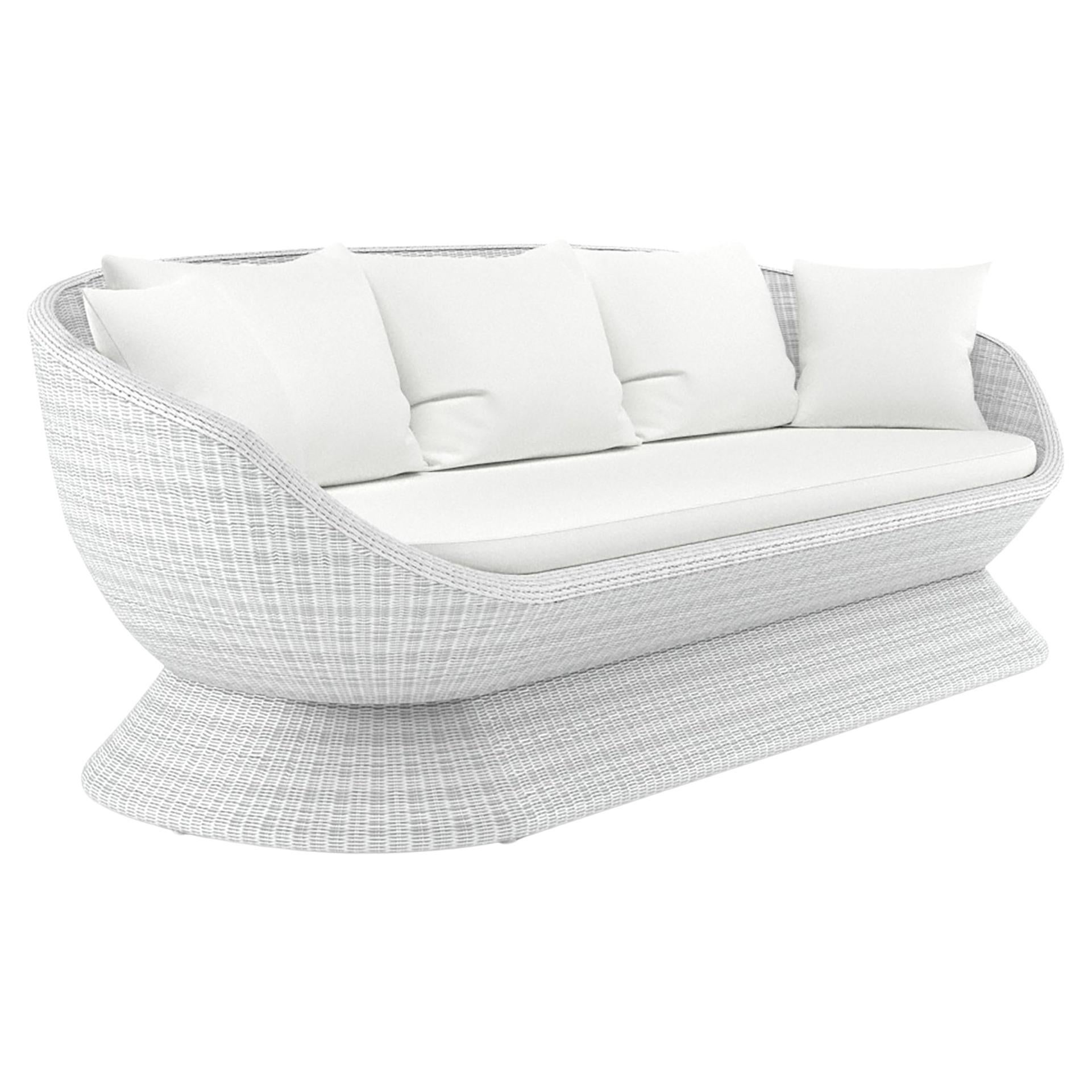 Outdoor 3-Seater Sofa with Seashell White Wicker Structure For Sale