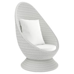 Outdoor 360° Rotating Lounge Chair in Seashell Wicker