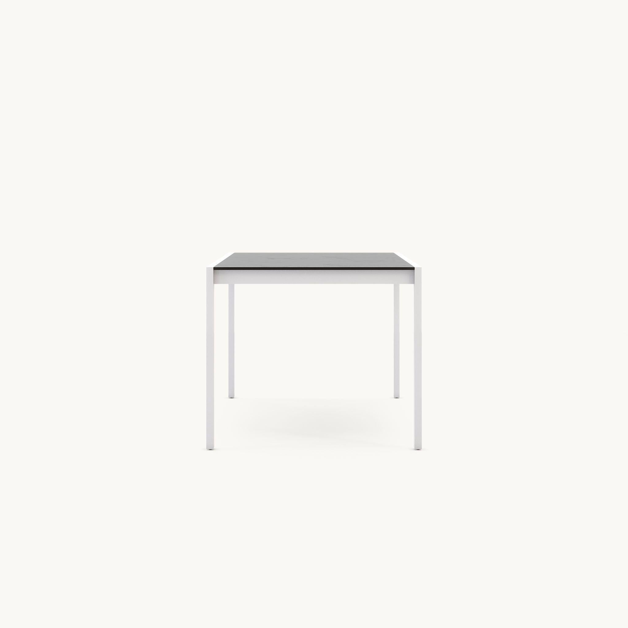 Table de salle à manger d'extérieur de 87 pouces avec pieds en acier inoxydable micro texturé et plateau HPL en vente 6