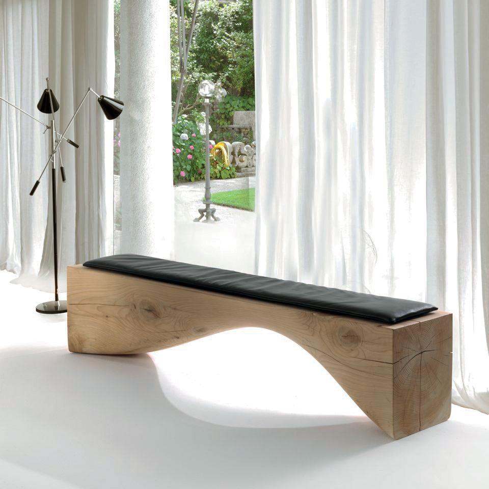 Tavolo da pranzo in legno di cedro per esterni con cinque sgabelli e una panca in legno di cedro massiccio in vendita 1