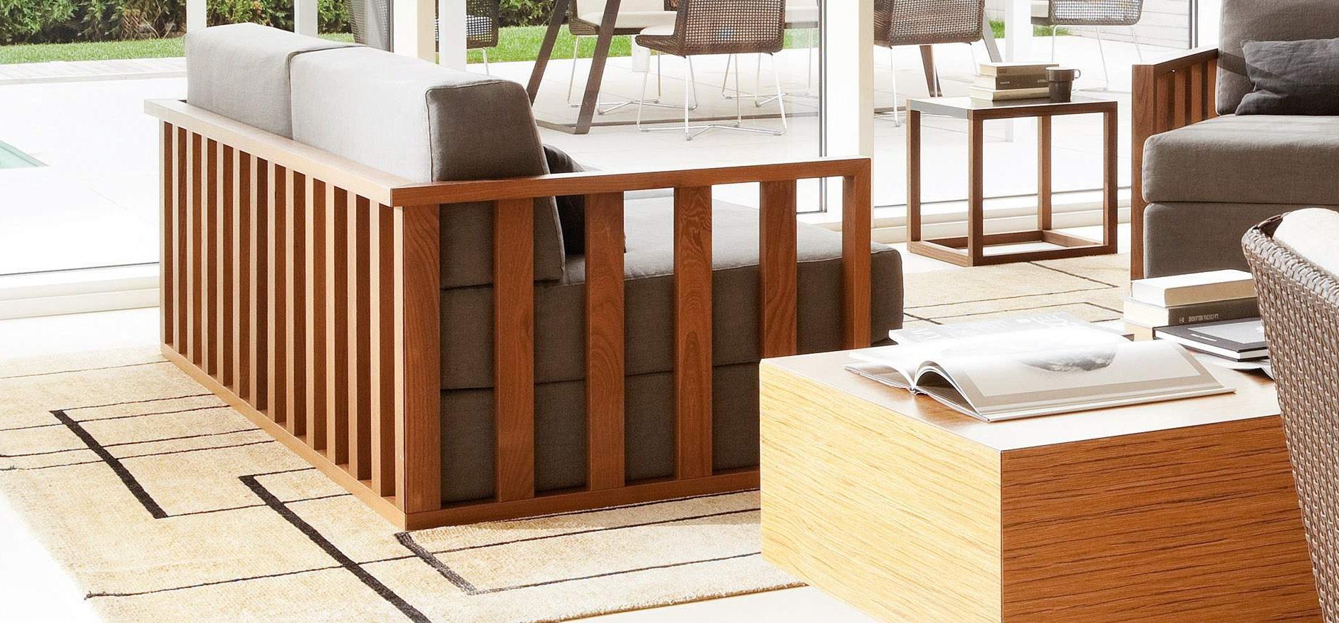Sessel für den Außenbereich, auf Bestellung gefertigt aus Massivholz, Moka-Finish (Stoff) im Angebot