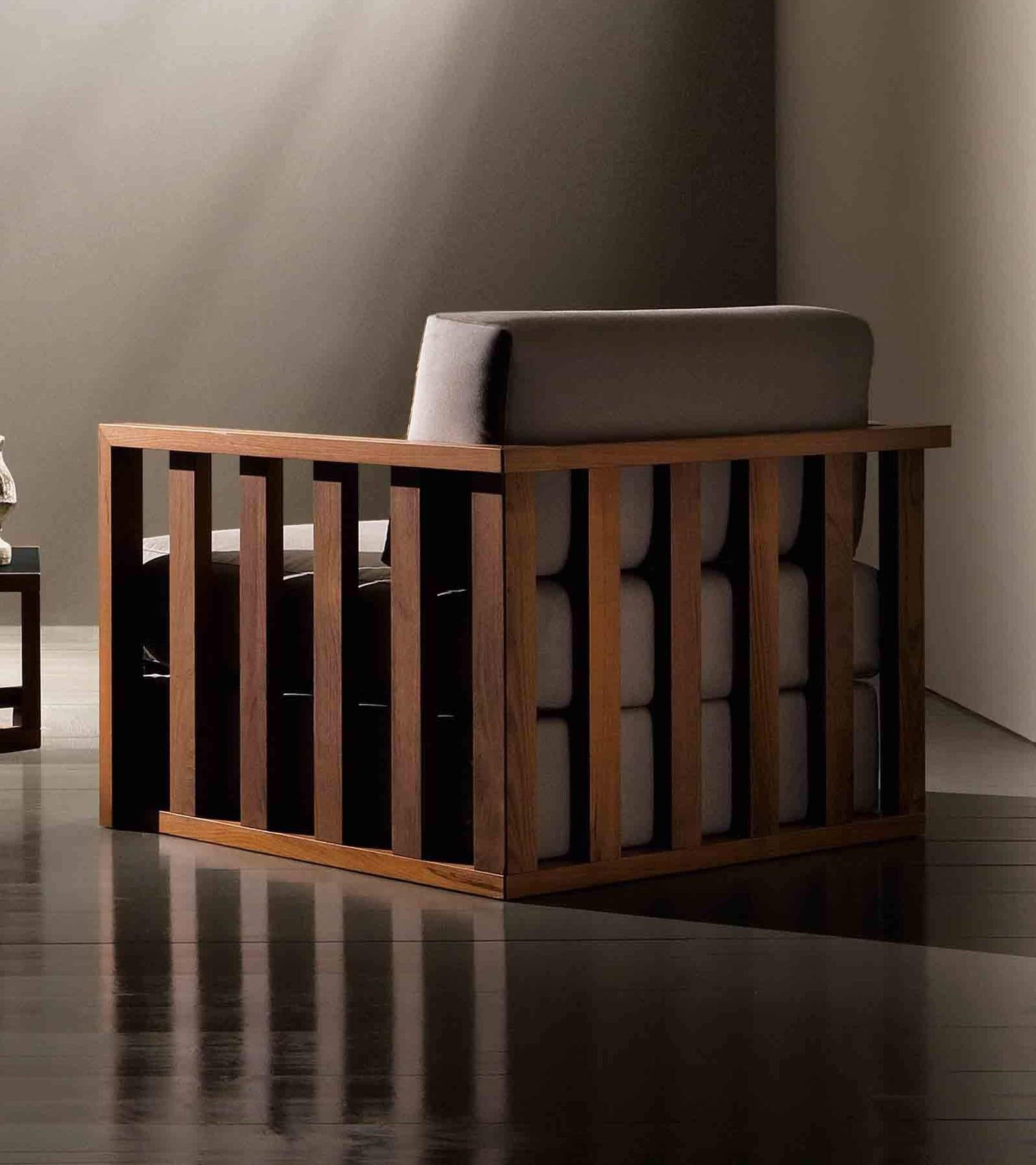 Européen Fauteuil d'extérieur fabriqué sur commande en bois massif, finition wengé en vente