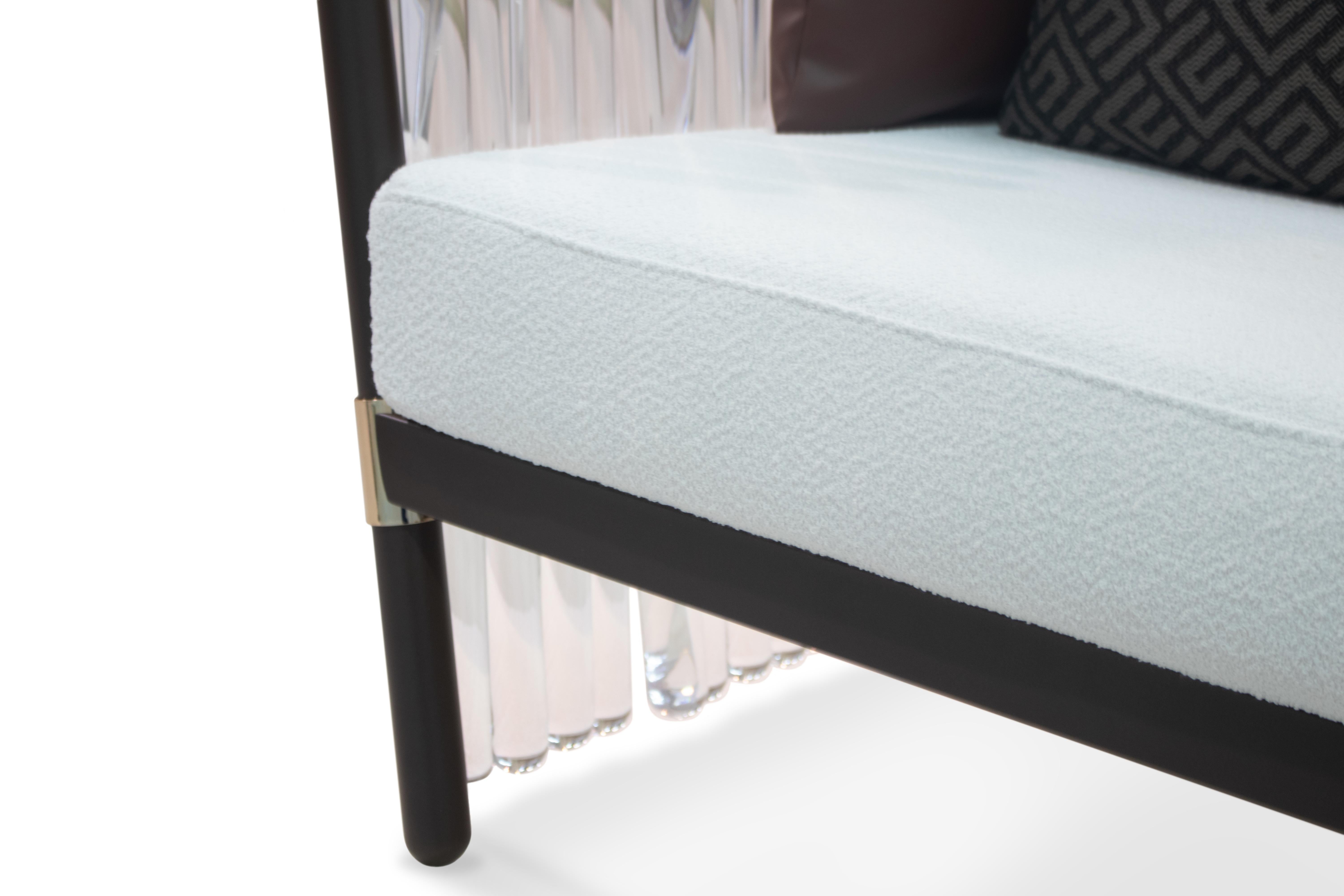 XXIe siècle et contemporain Fauteuil moderne avec détails métalliques dorés  pour l'extérieur en vente
