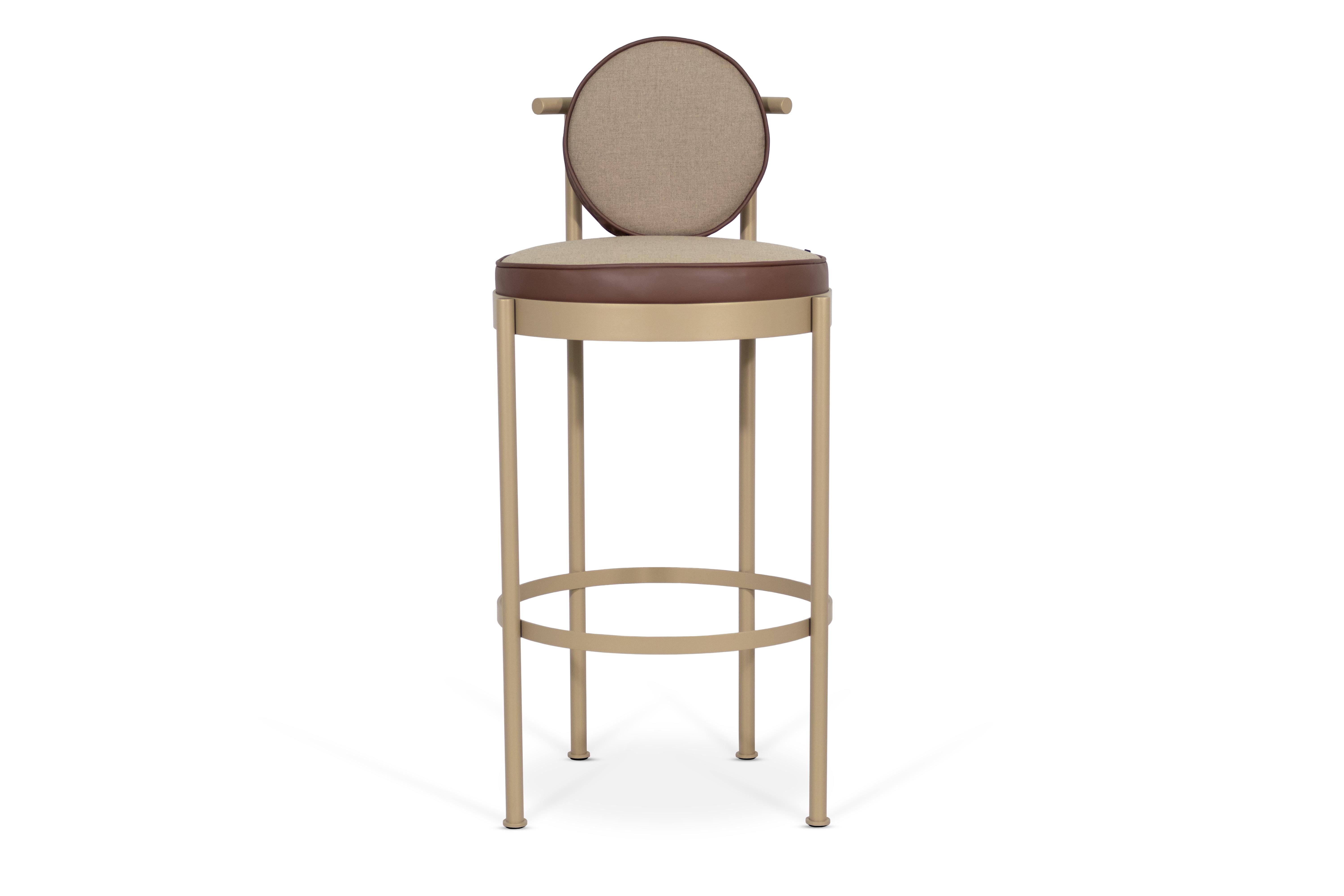 Sedia da bar Trace

La sedia da bar Trace combina funzionalità e raffinatezza per qualsiasi spazio all'aperto. Il cuscino della seduta, con rete traspirante e tessuto rimovibile e lavabile, garantisce comfort, durata e facile manutenzione, mentre il