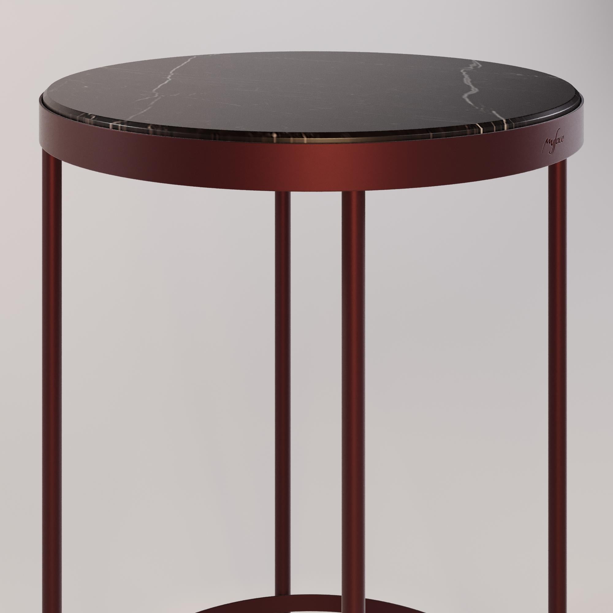 Portugais Table de bar de patio avec plateau en marbre et cadre bordeaux en vente