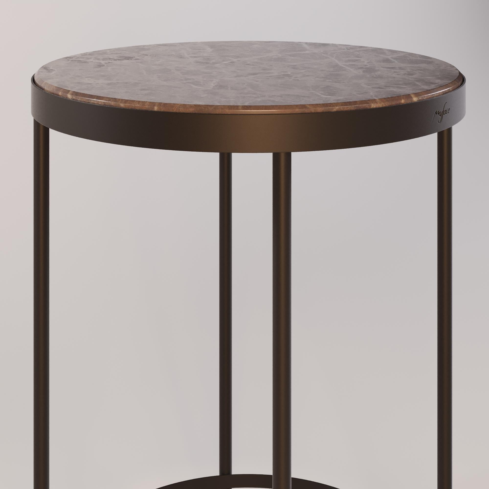 Schicker Bar-Tisch mit Edelstahl-Finish (Moderne) im Angebot