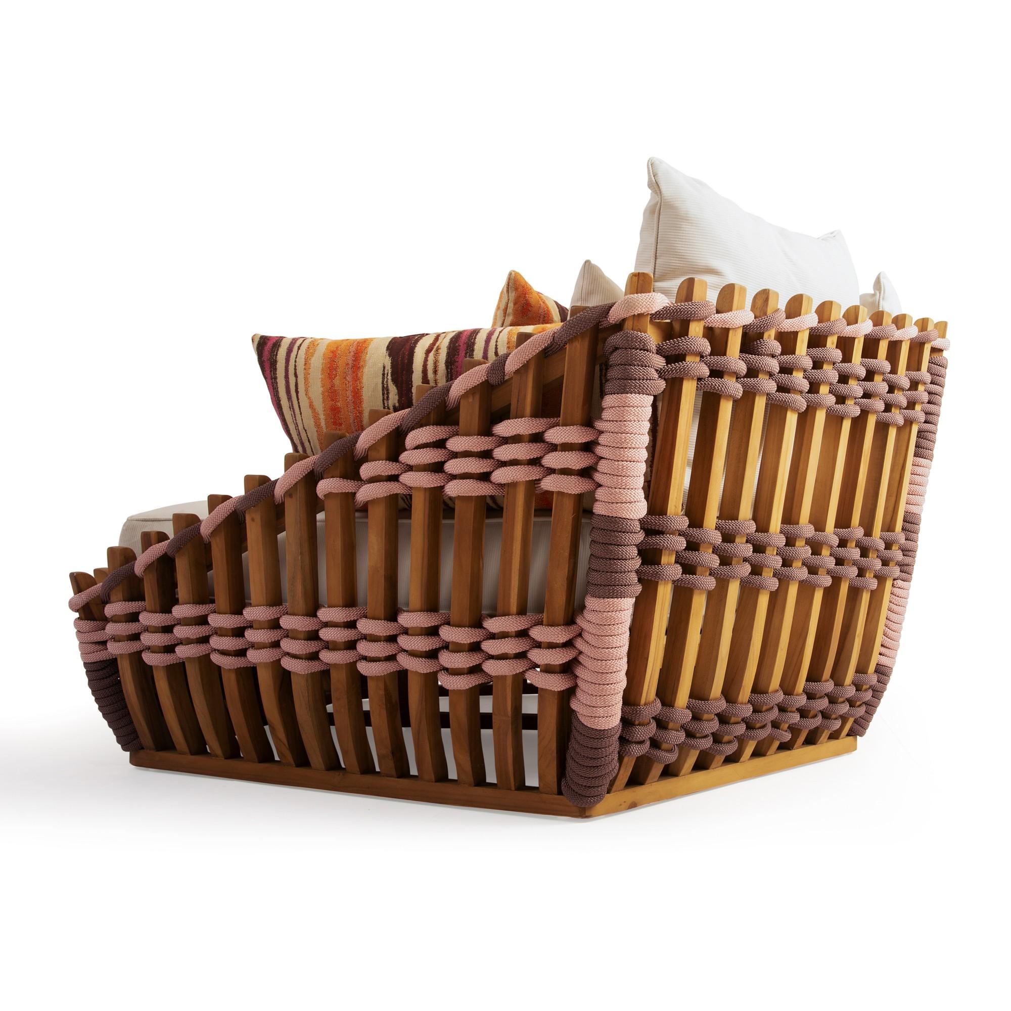 Tagesbett im Korbstil mit massivem Teakholzrahmen und Seildetails (Moderne) im Angebot
