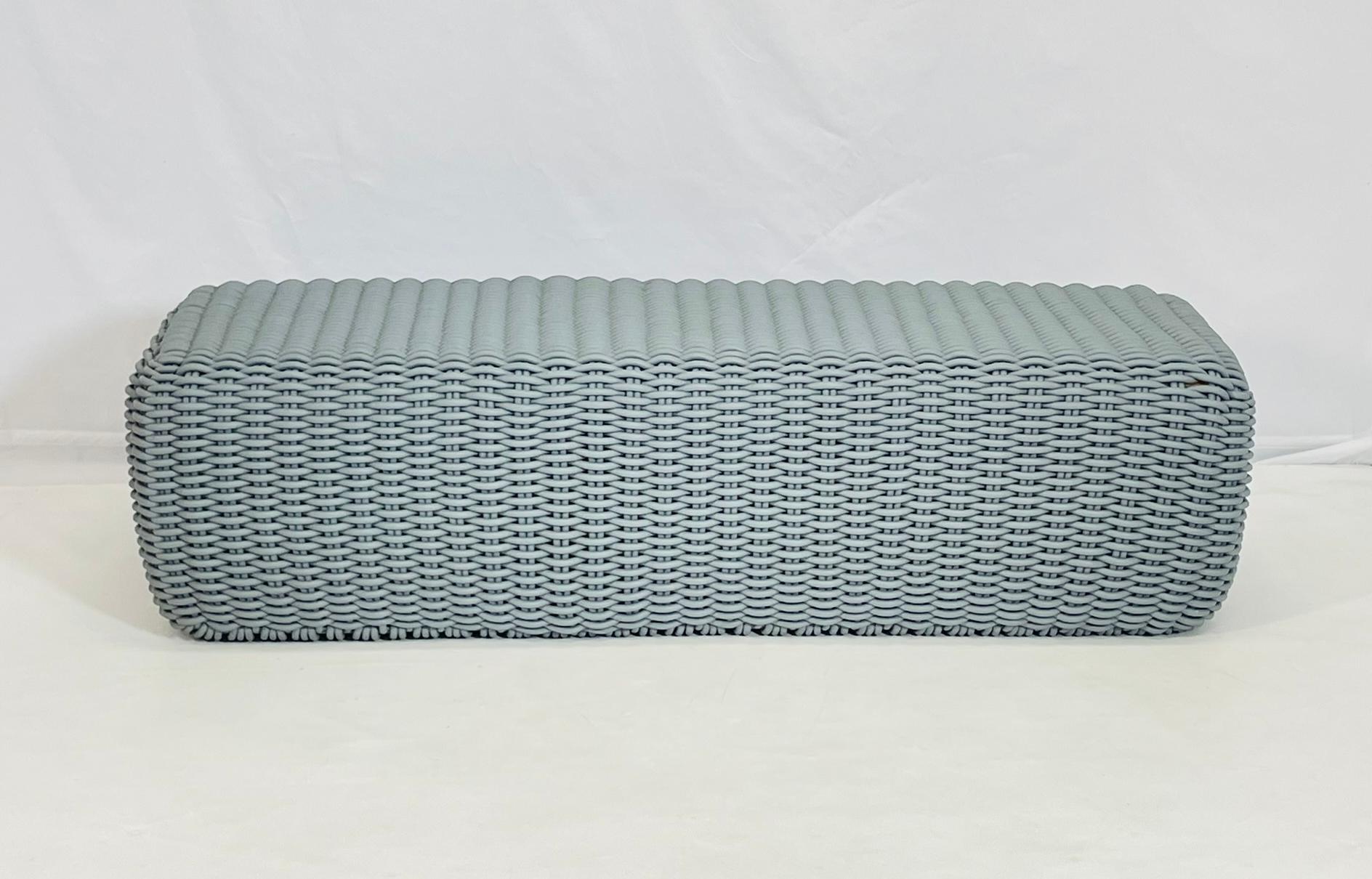 Moderno Panchina da esterno di Shore Furniture, London 21st Century in vendita