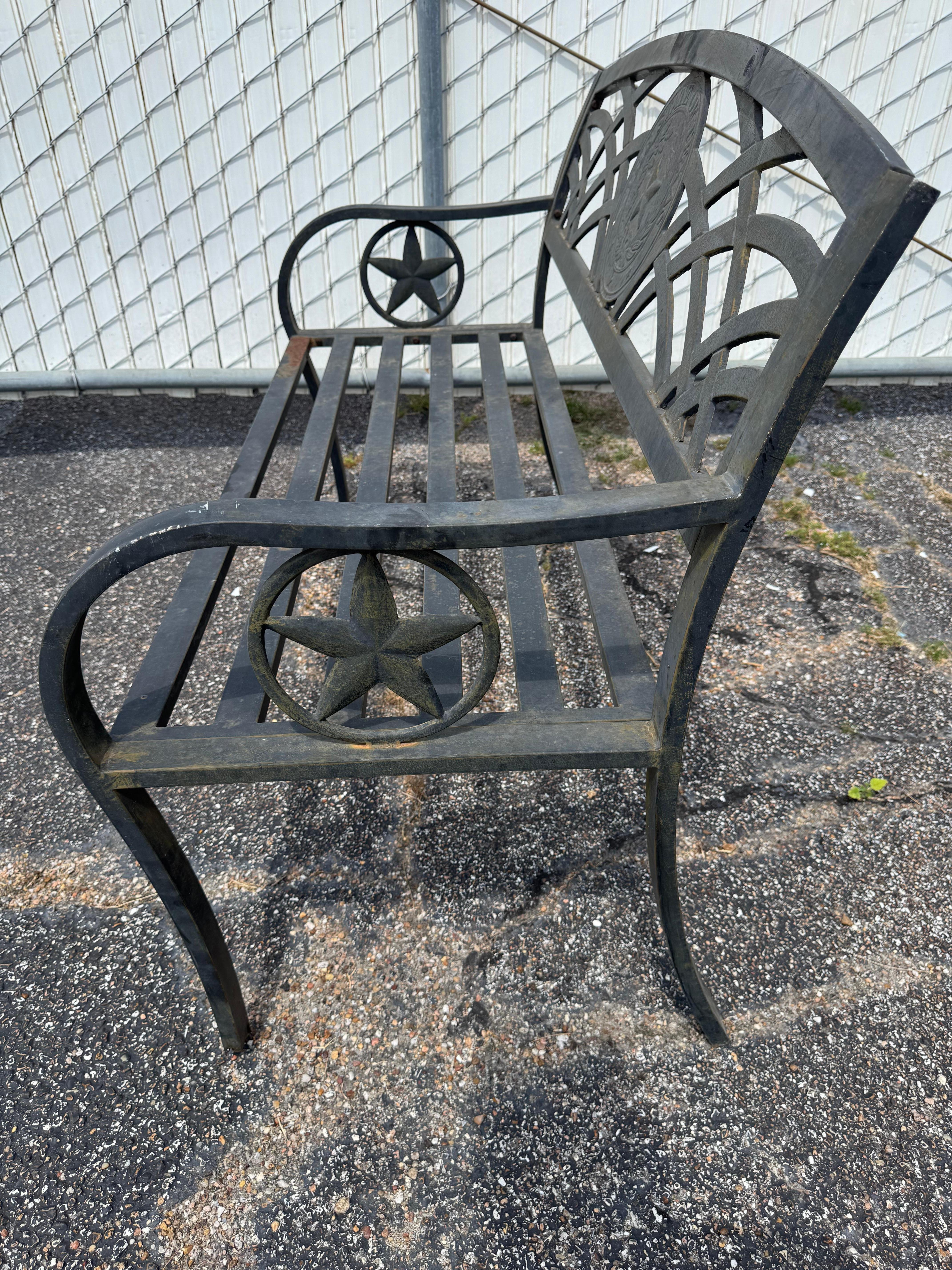 Panchina da esterno in alluminio fuso con sigillo dello Stato del Texas In condizioni buone in vendita a Pasadena, TX