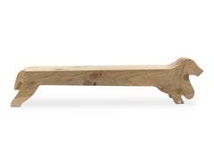 Banco de diseño de madera de cedro para exteriores tallado en un solo bloque de cedro perfumado