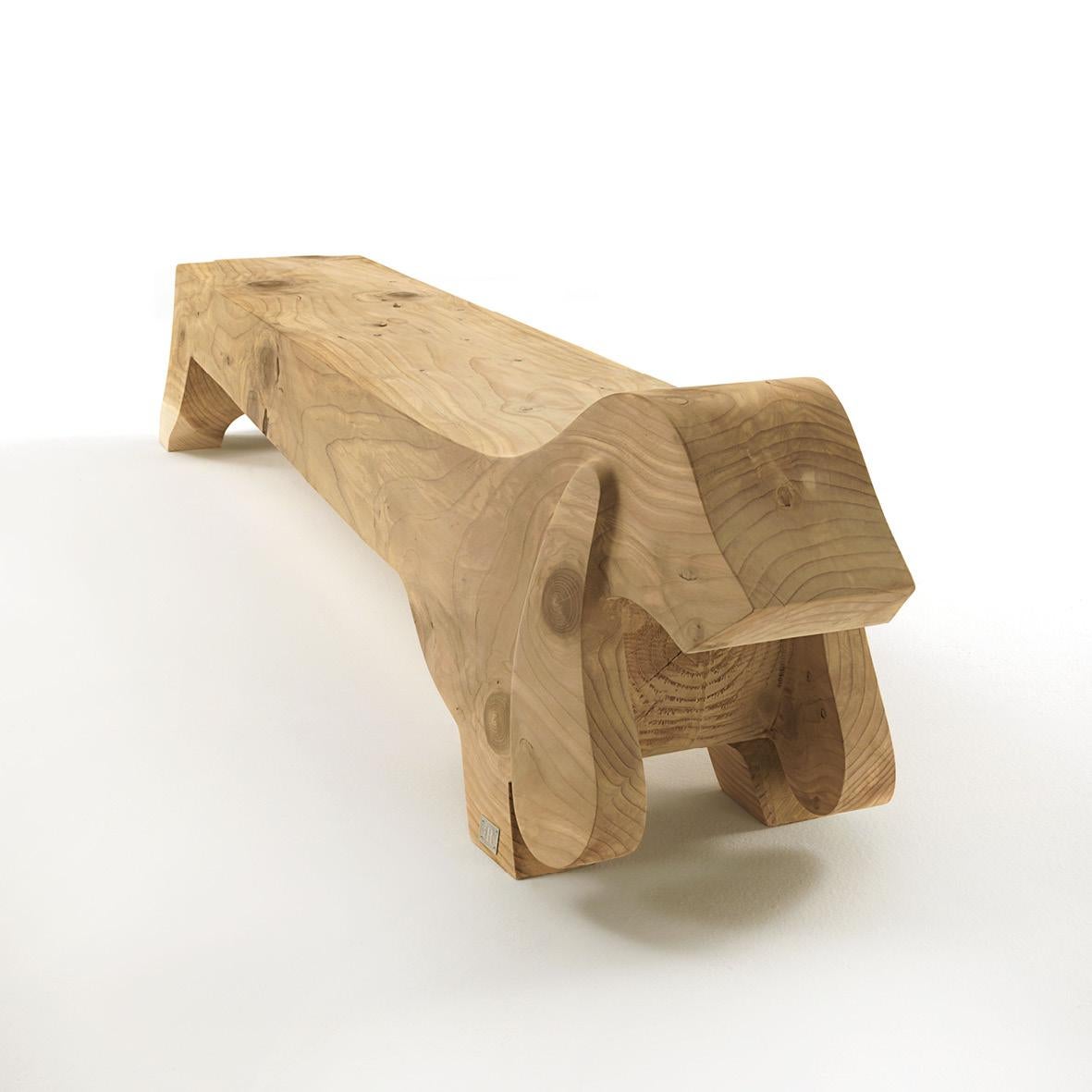 Banc de designer en bois de cèdre sculpté à partir d'un seul bloc de cèdre scénique Neuf - En vente à NEW YORK, NY