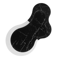 Tavolino da caffè chic per esterni in marmo nero con dettagli in acrilico