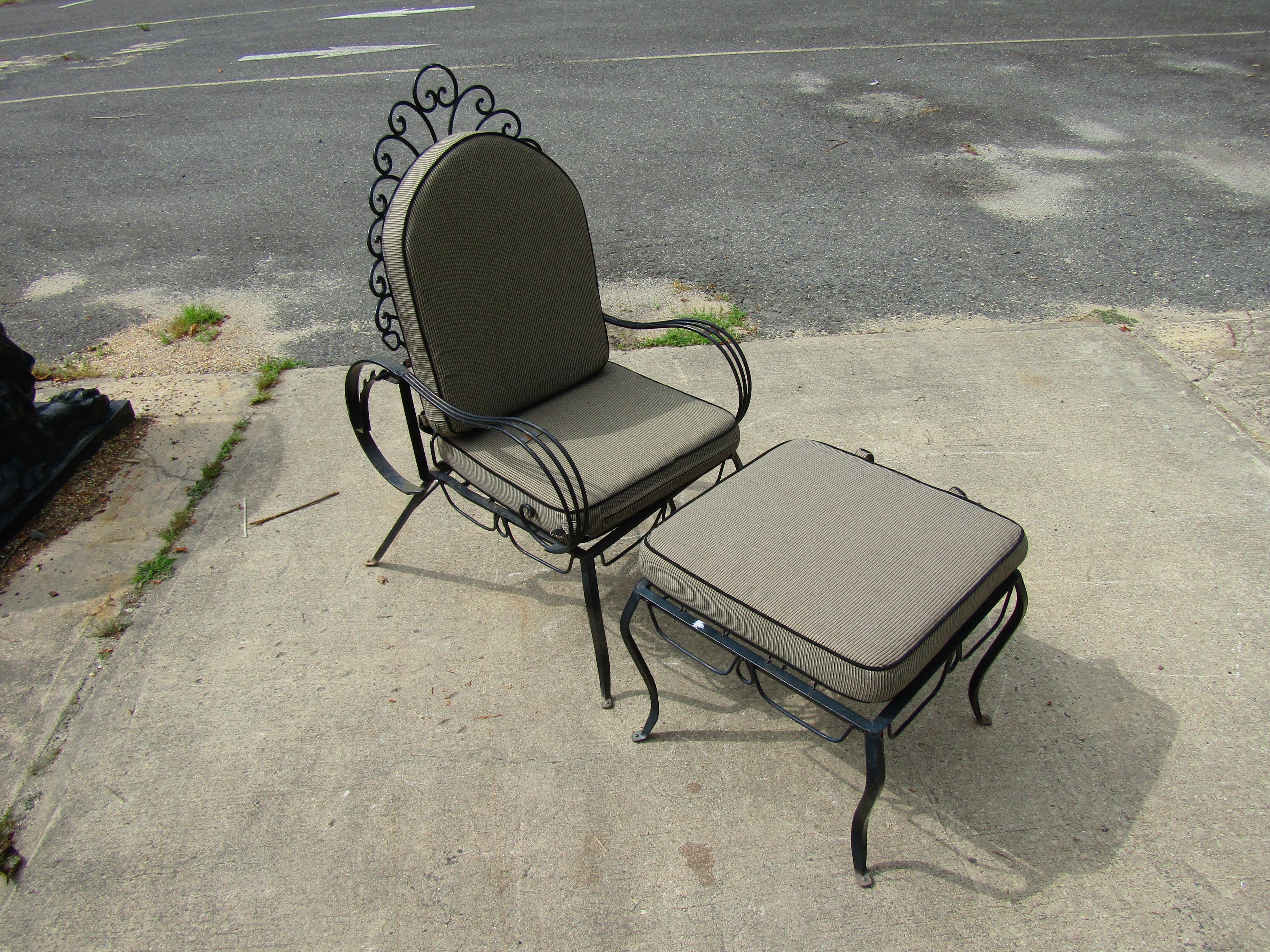 Mid-Century Modern Ensemble chaise et ottoman pour l'extérieur  en vente