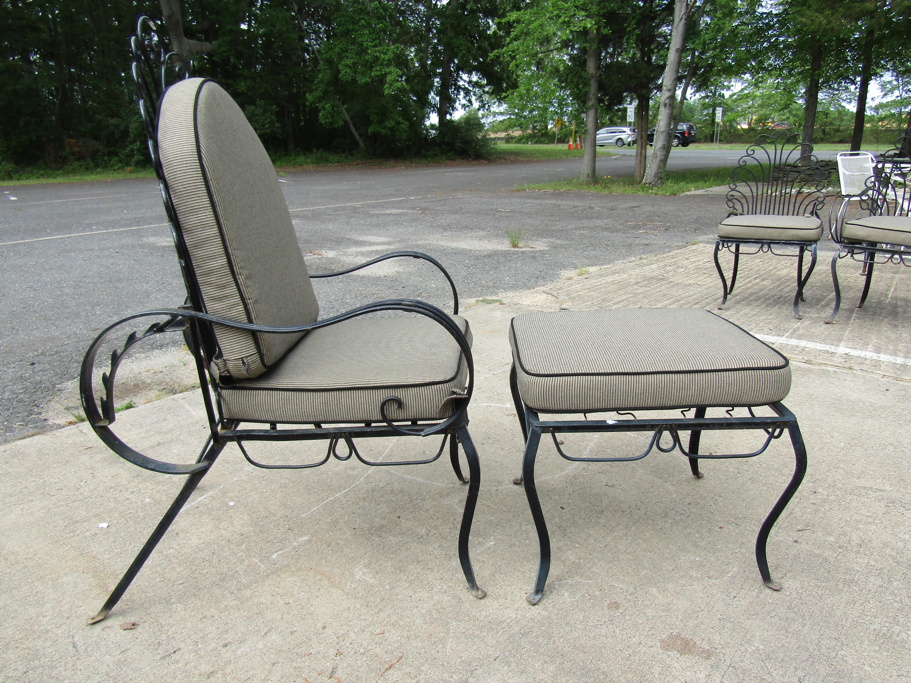 20ième siècle Ensemble chaise et ottoman pour l'extérieur  en vente