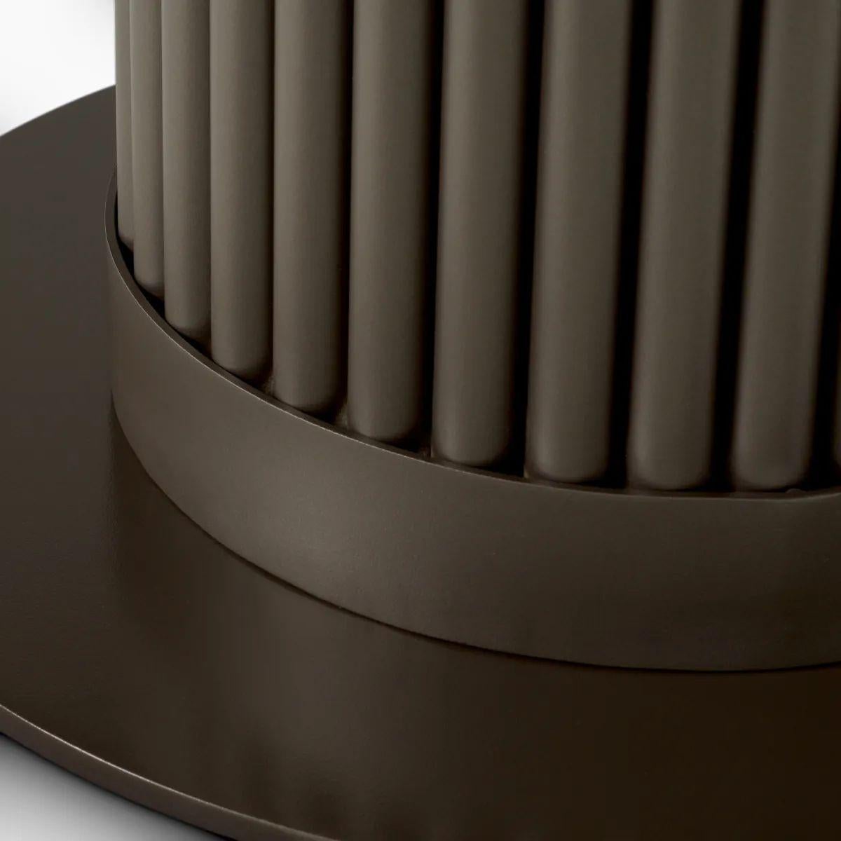 Tavolino da caffè per esterni - Finitura bronzo e piano in ceramica grigia in vendita 1