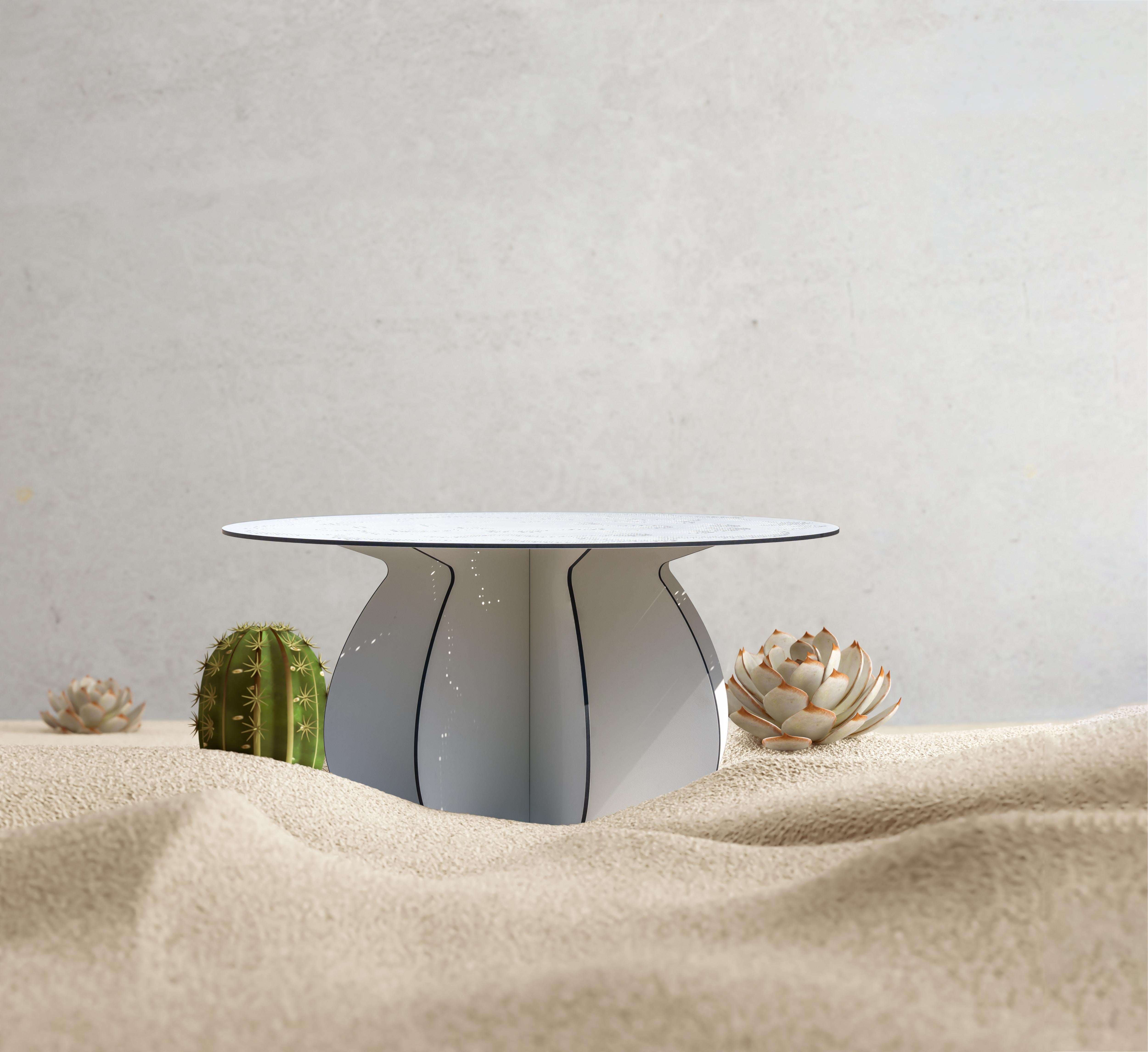 Ibride s'est associée à la designer Florence Bourel pour créer Gardenia, un trio de tables basses dont les pieds s'inspirent de l'univers des cactus. Semblables aux plantes qui les ont inspirées, ces tables conviennent aussi bien à un balcon qu'à un