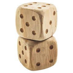 Taburetes de colección para exterior tallados en un solo bloque de cedro aromático