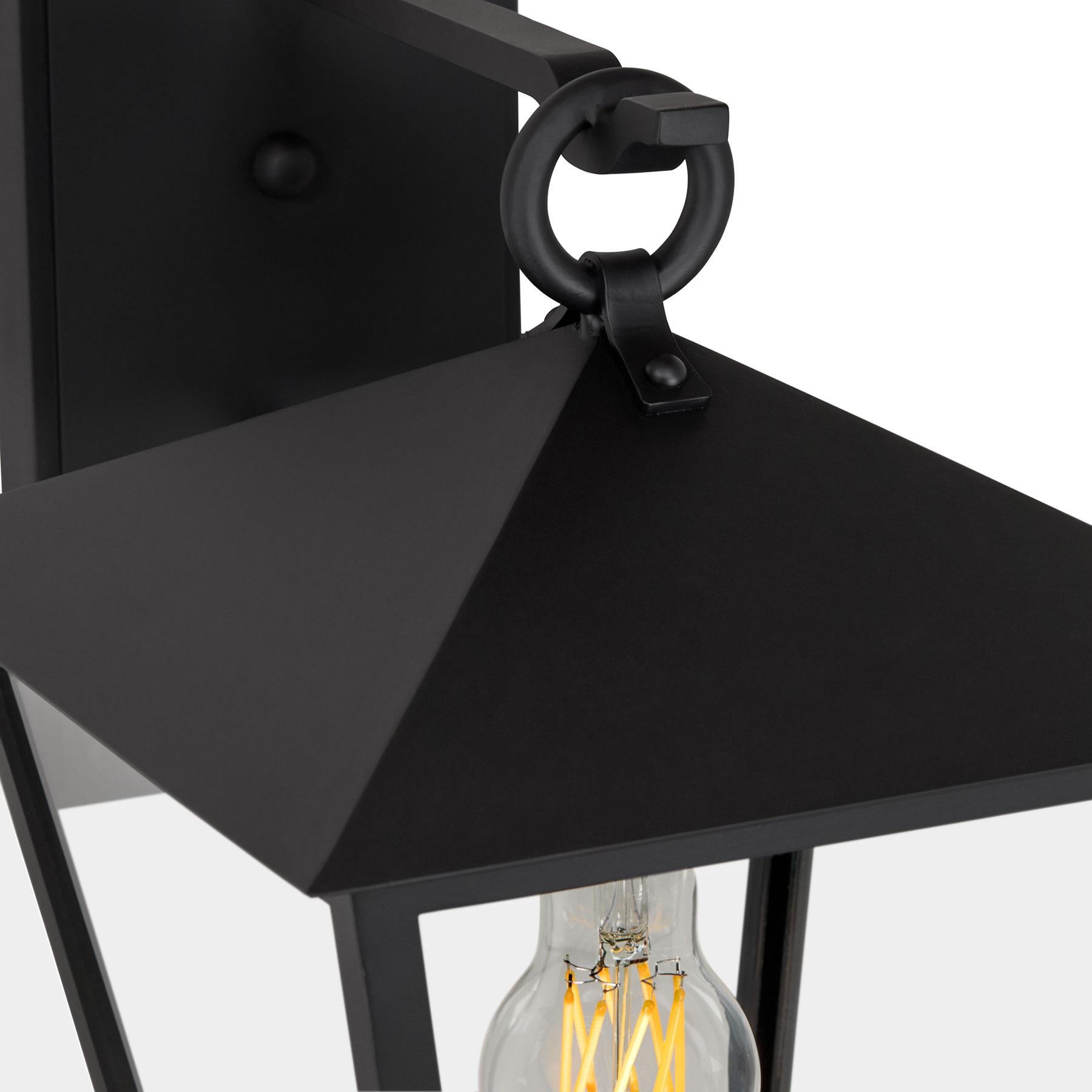 Neocoloniale Lanterna da parete per esterni in stile Coloni Revival, apparecchio per esterni realizzato a mano in vendita