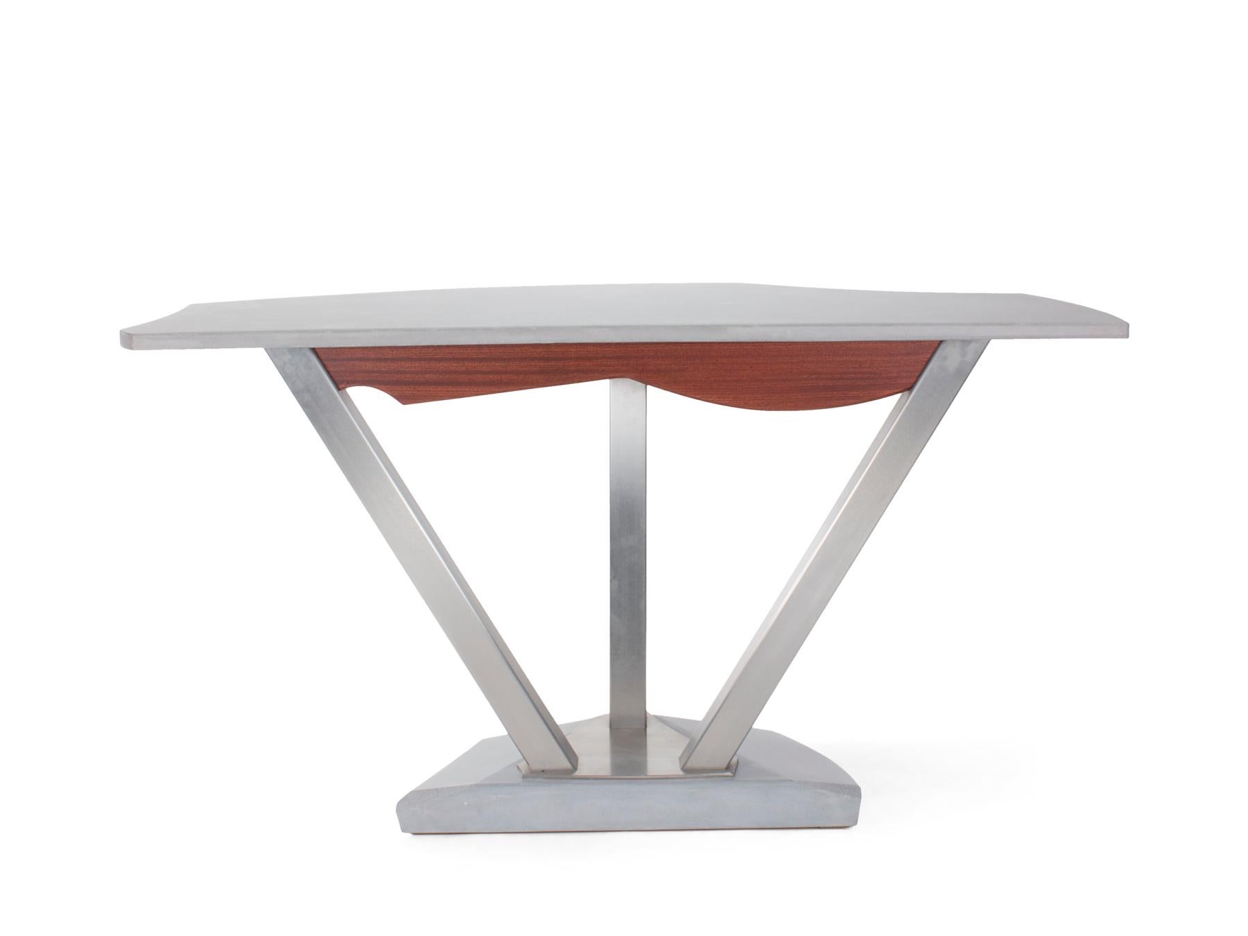 Américain Table console d'extérieur en béton, acier inoxydable et bois de Nico Yektai en vente