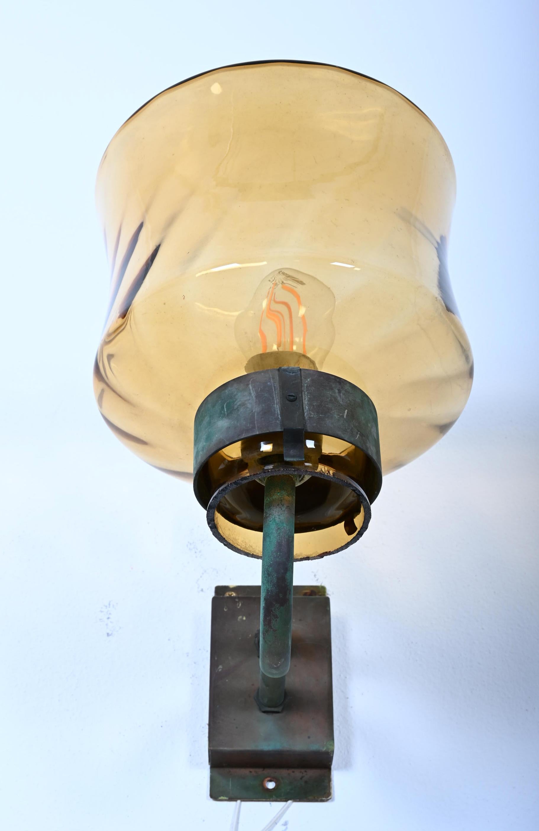 Applique extérieure en cuivre avec abat-jour en verre en vente 11