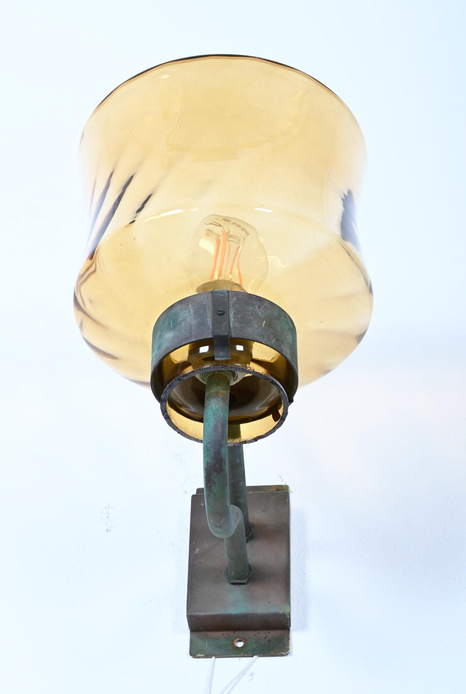 Applique extérieure en cuivre avec abat-jour en verre en vente 12
