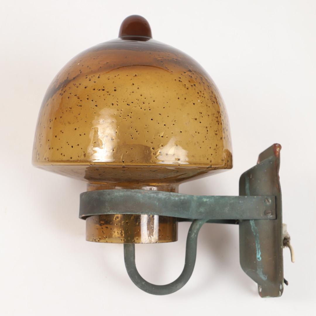 An outdoor copper wall lamp with glass shade fitted with E27 socket. 
Wear due to age and use. Only one available.