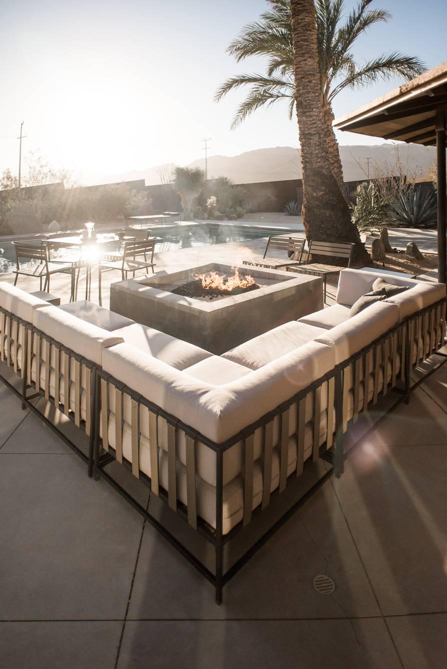 Outdoor Cream and Charcoal Sectional In New Condition For Sale In Los Angeles, CA