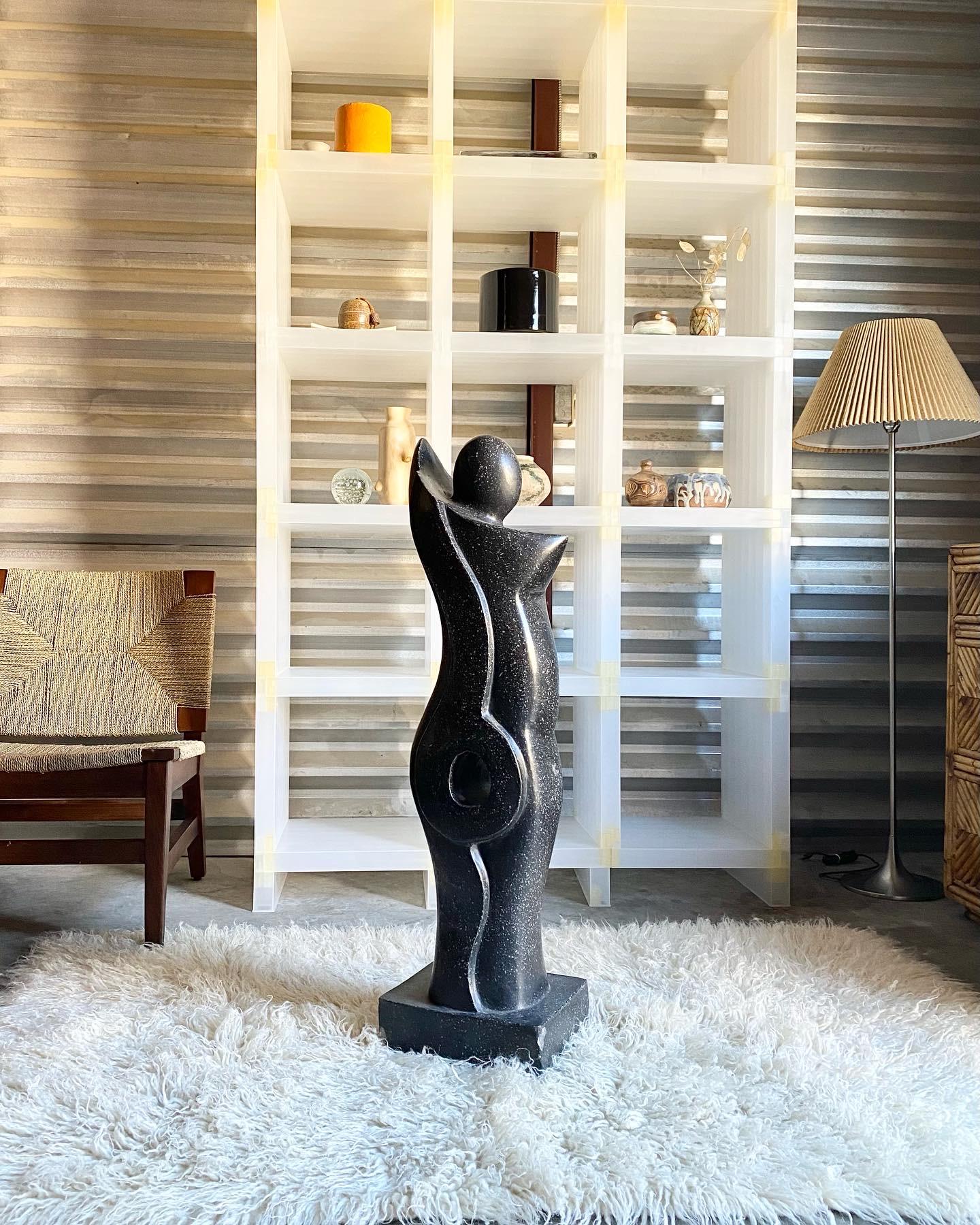 Escultura Cubista de Terrazo con Forma Femenina para Exterior Bauhaus en venta