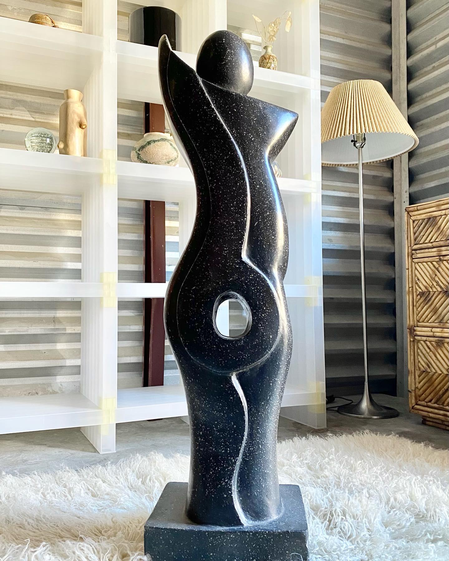 Escultura Cubista de Terrazo con Forma Femenina para Exterior Estadounidense en venta