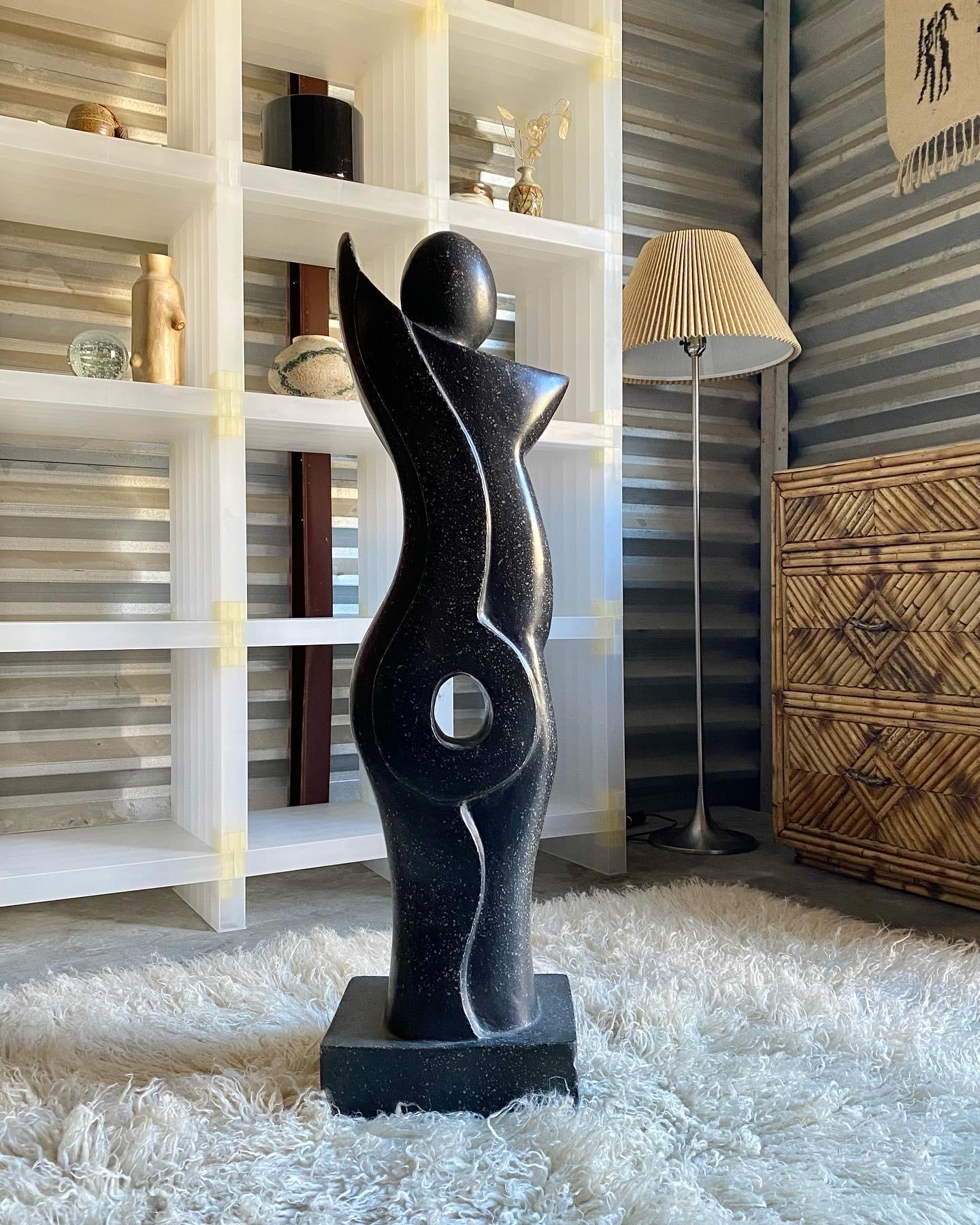 Escultura Cubista de Terrazo con Forma Femenina para Exterior en Bueno estado para la venta en Round Top, TX