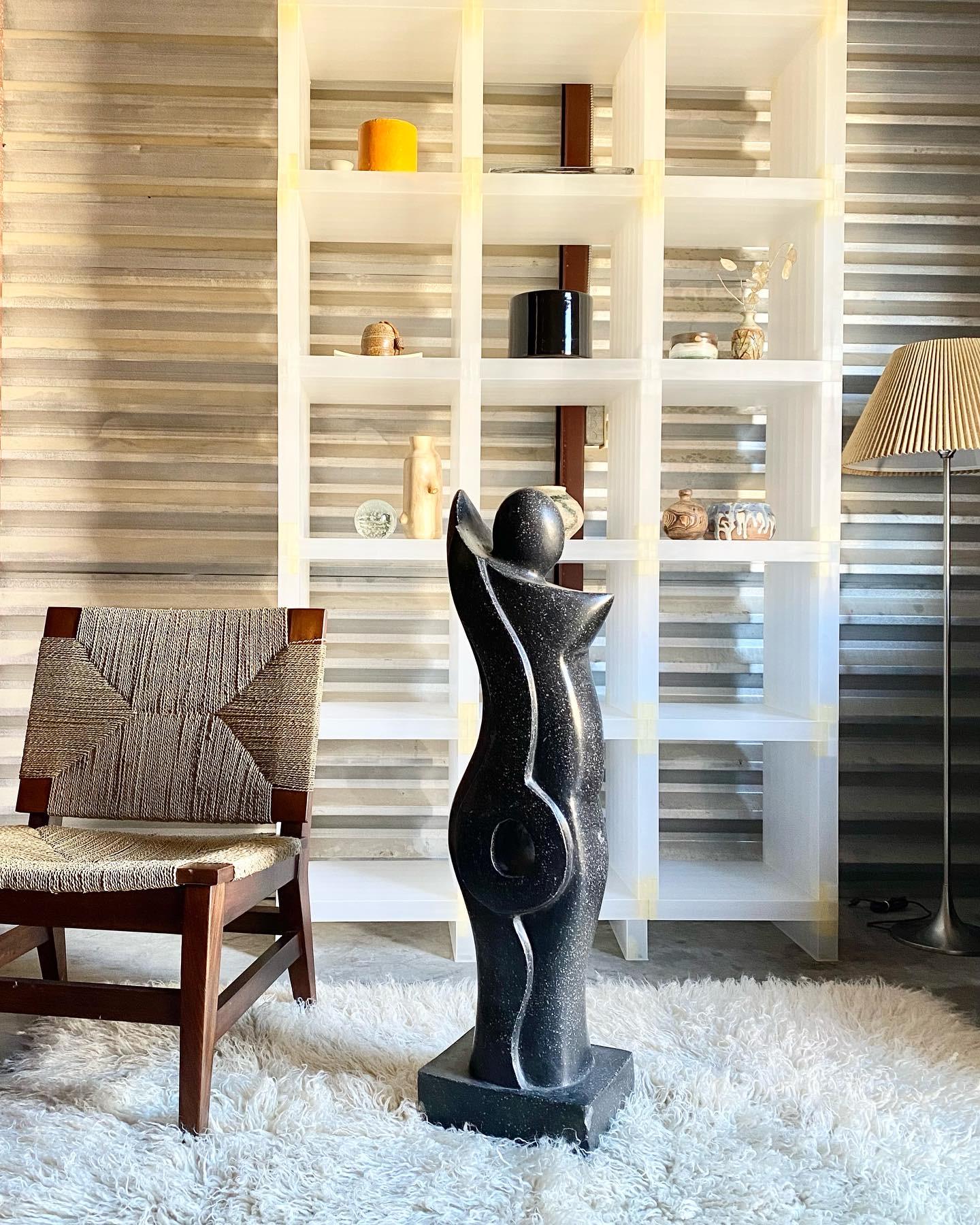 Escultura Cubista de Terrazo con Forma Femenina para Exterior siglo XX en venta