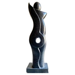 Escultura Cubista de Terrazo con Forma Femenina para Exterior