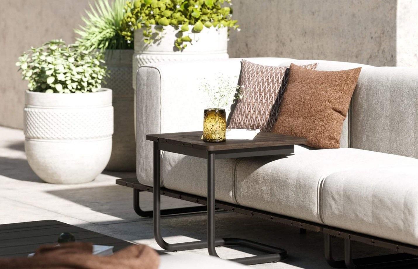 Européen Table d'extérieur en bambou foncé avec base en acier texturé en vente