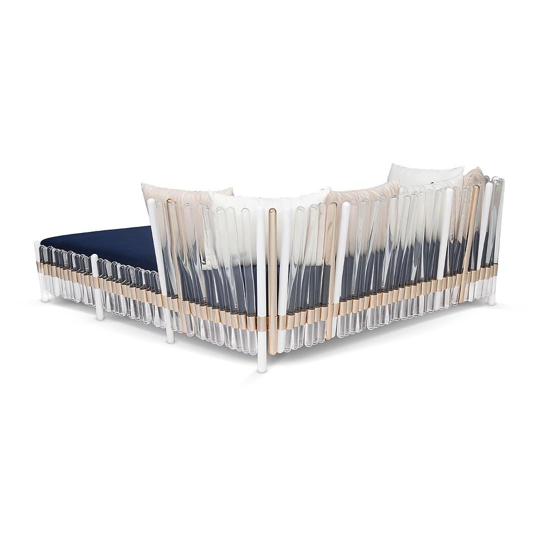Houdini - Outdoor daybed

Luxurious outdoor armchair made with metallic structure: white matte stainless steel, structure details: gold plated stainless steel, rods in clear acrylic, upholstery: navy blue acrylic fabric

Houdini bed was designed