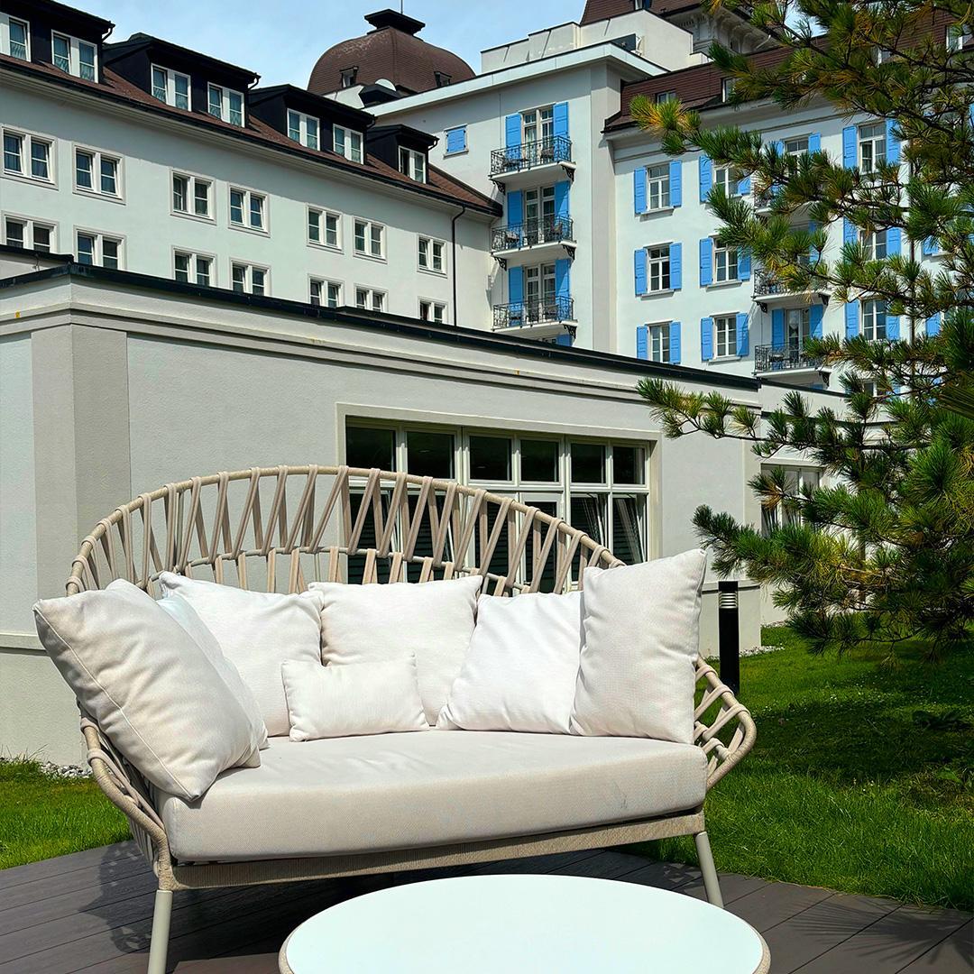 Lettino da giorno per esterni con struttura in alluminio verniciato a polvere e avvolto in una corda per esterni in vendita 2