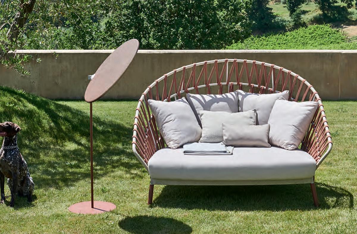 Moderne Lit de jour d'extérieur en aluminium peint par poudrage enveloppé d'une corde d'extérieur en vente