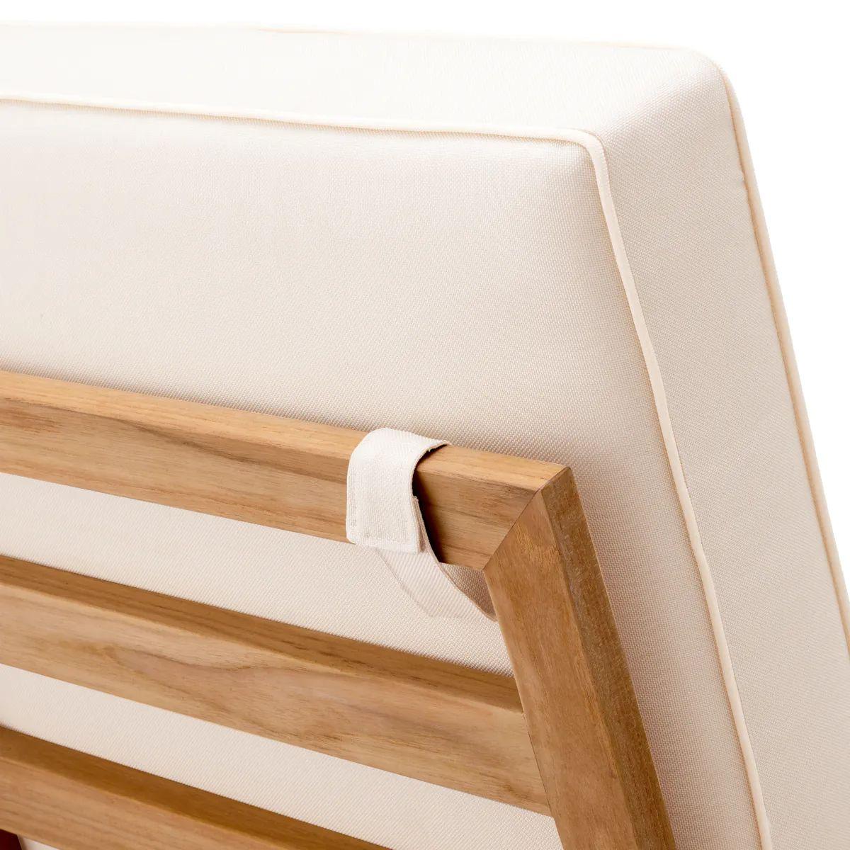 Outdoor Daybed with off-white Cushions For Sale 4