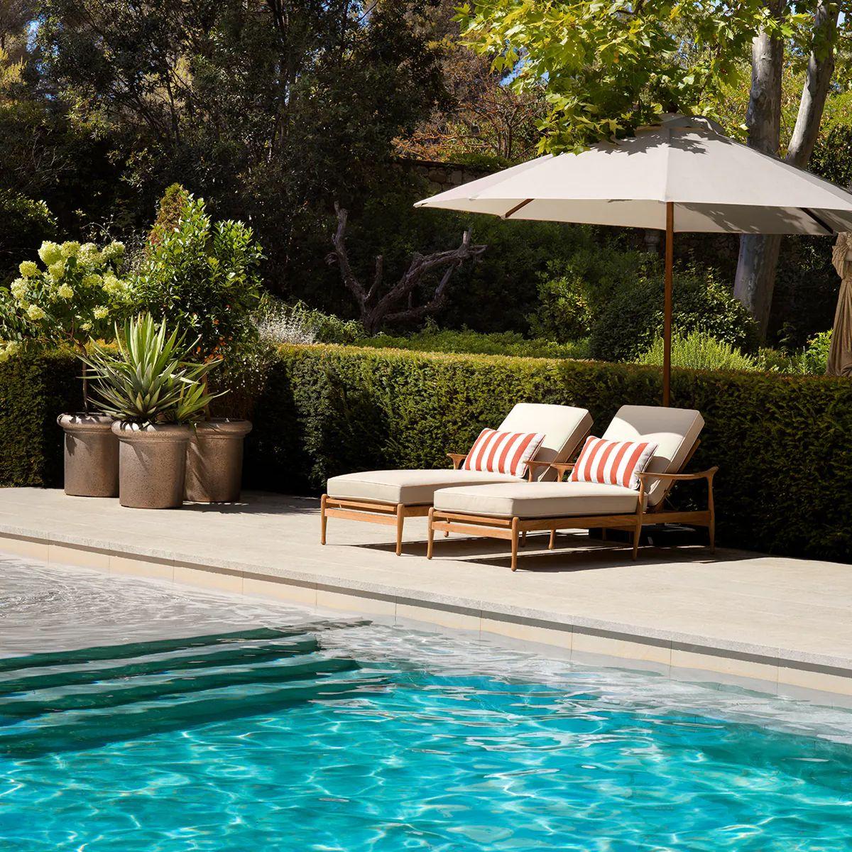 Outdoor Daybed with off-white Cushions In New Condition For Sale In Saint-Ouen, FR