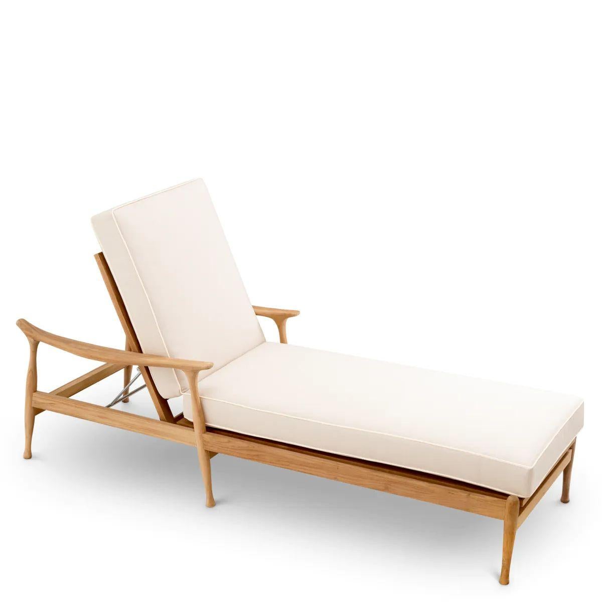 Outdoor Daybed with off-white Cushions For Sale 2
